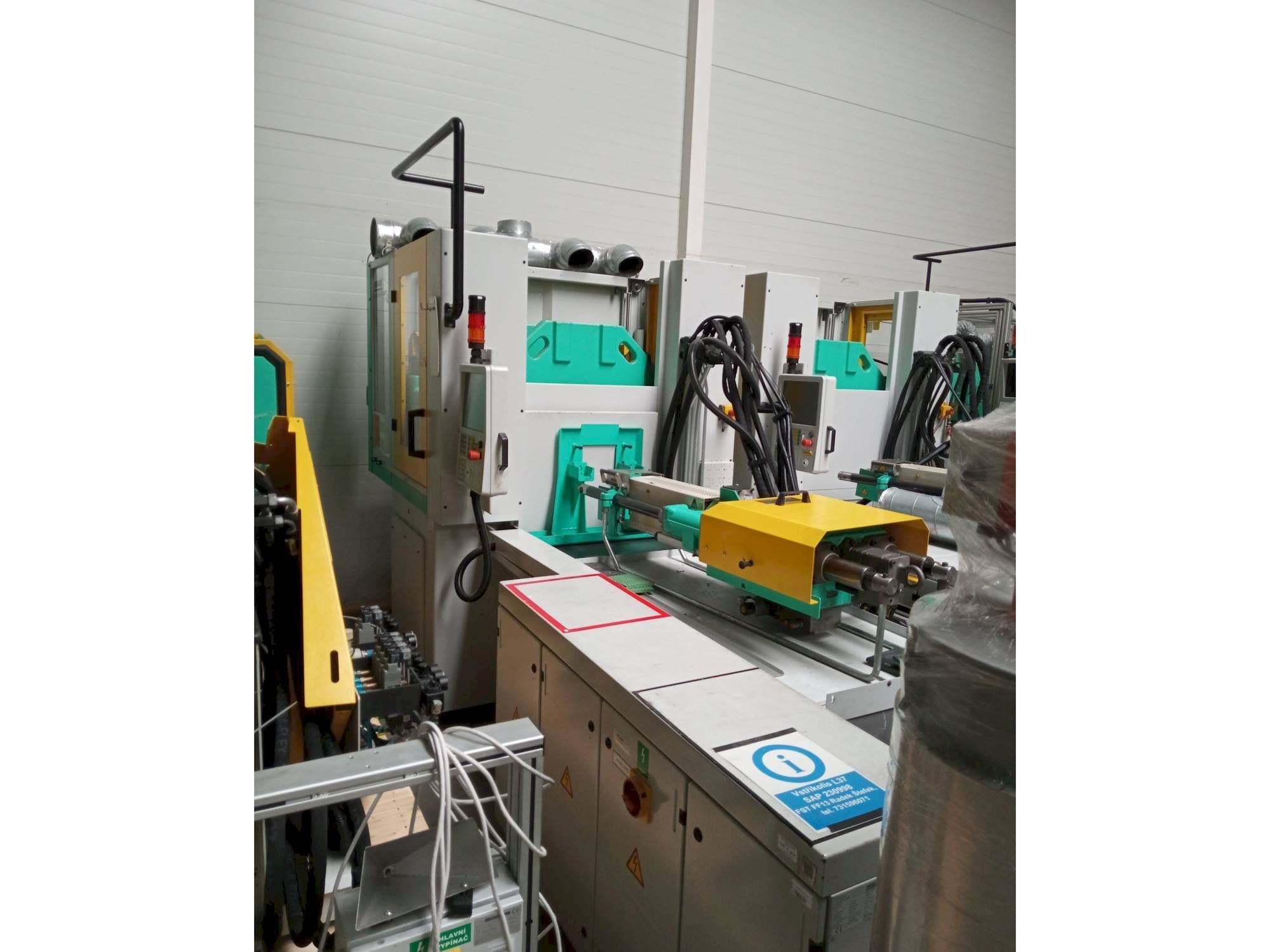 Koneen  Arburg Allrounder 1200T-800-170 etunäkymä