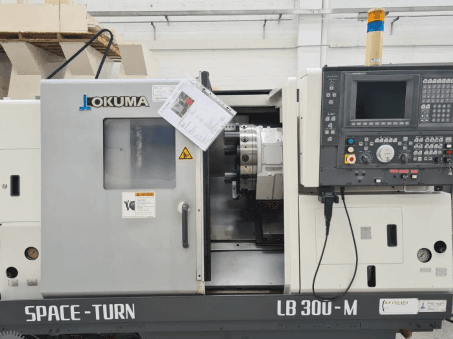 Koneen Okuma LB 300 etunäkymä