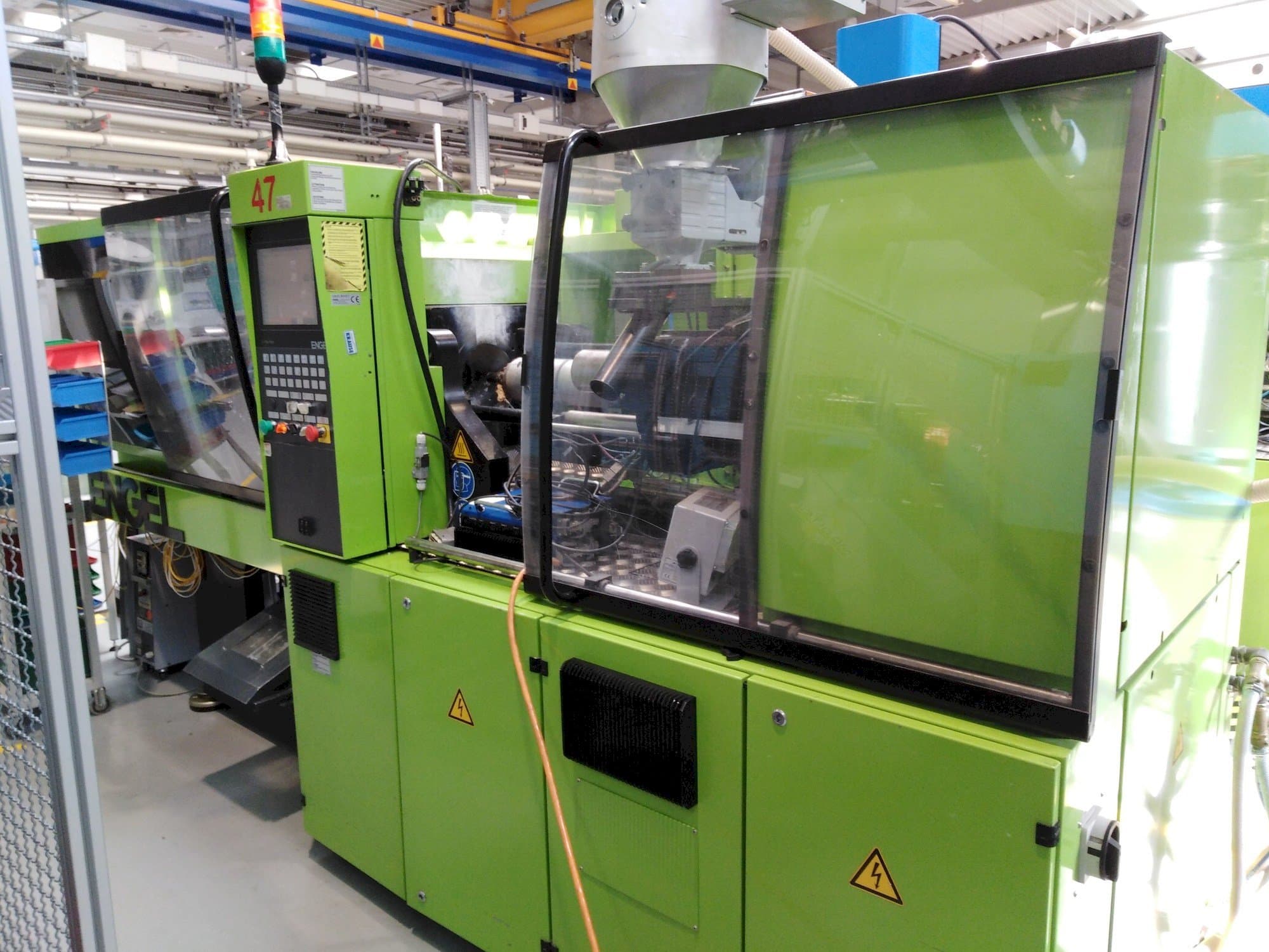 Koneen  ENGEL Victory 330/80 Focus etunäkymä