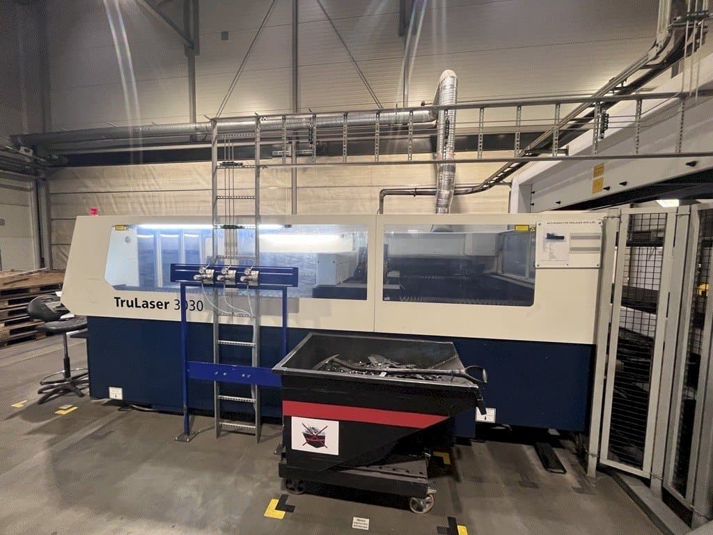 Koneen TRUMPF TruLaser 3030 L30 etunäkymä