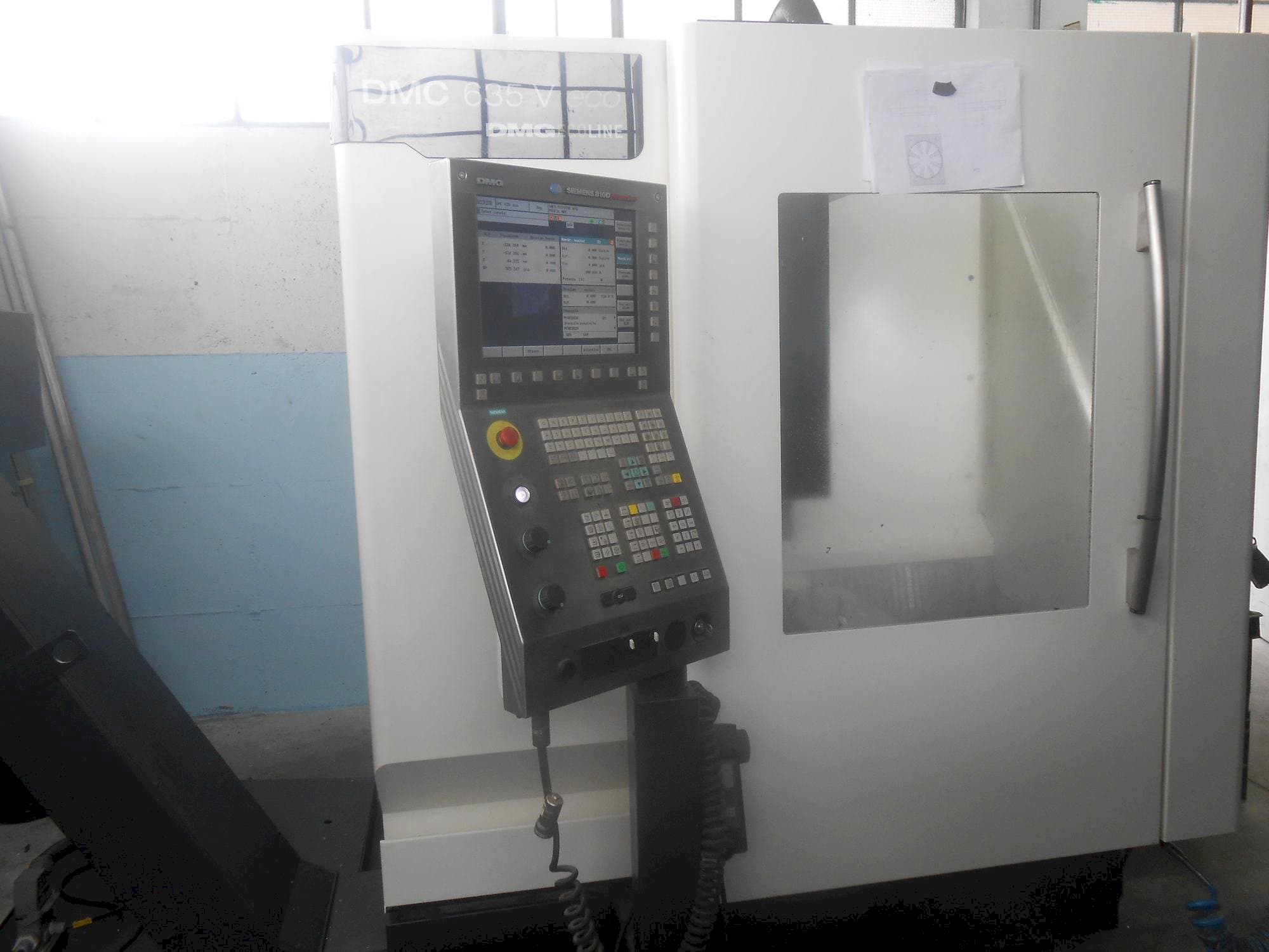 Koneen DECKEL MAHO DMC 635V etunäkymä
