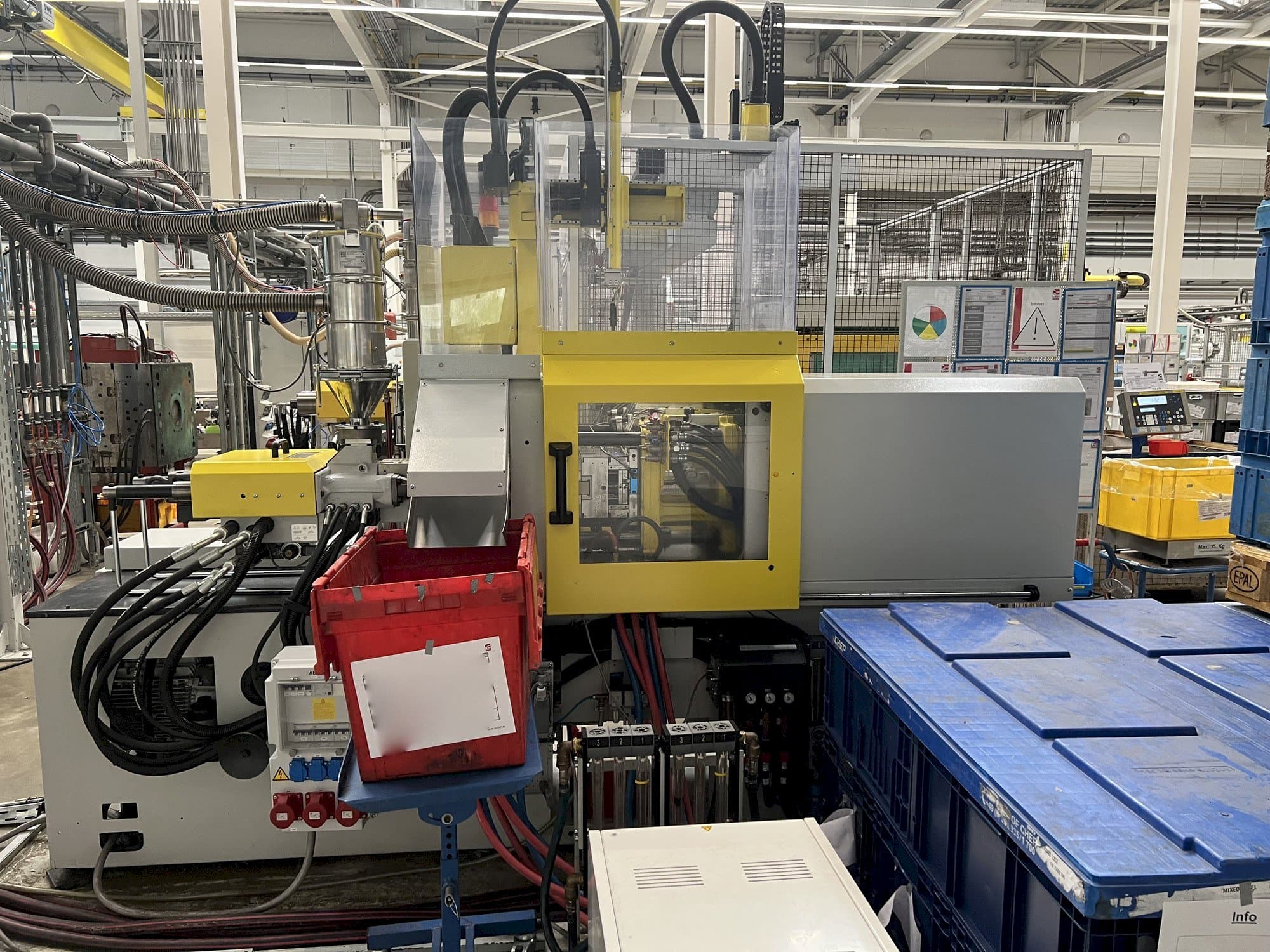 Koneen Arburg 270S 350 - 70 etunäkymä