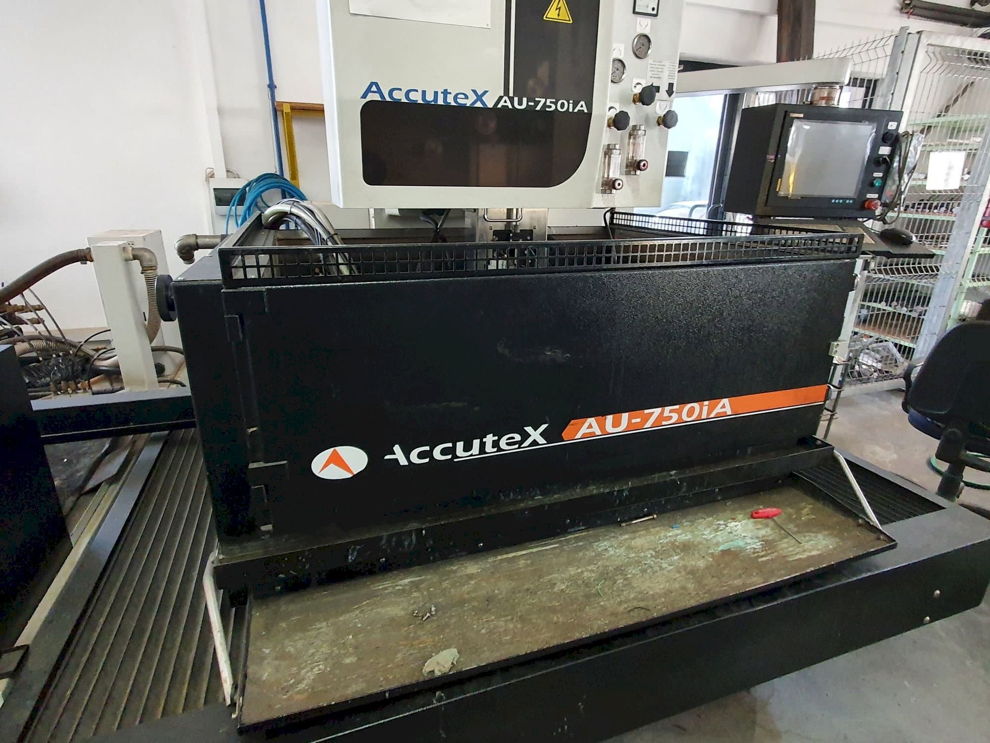 Koneen AccuteX AU-750iA etunäkymä