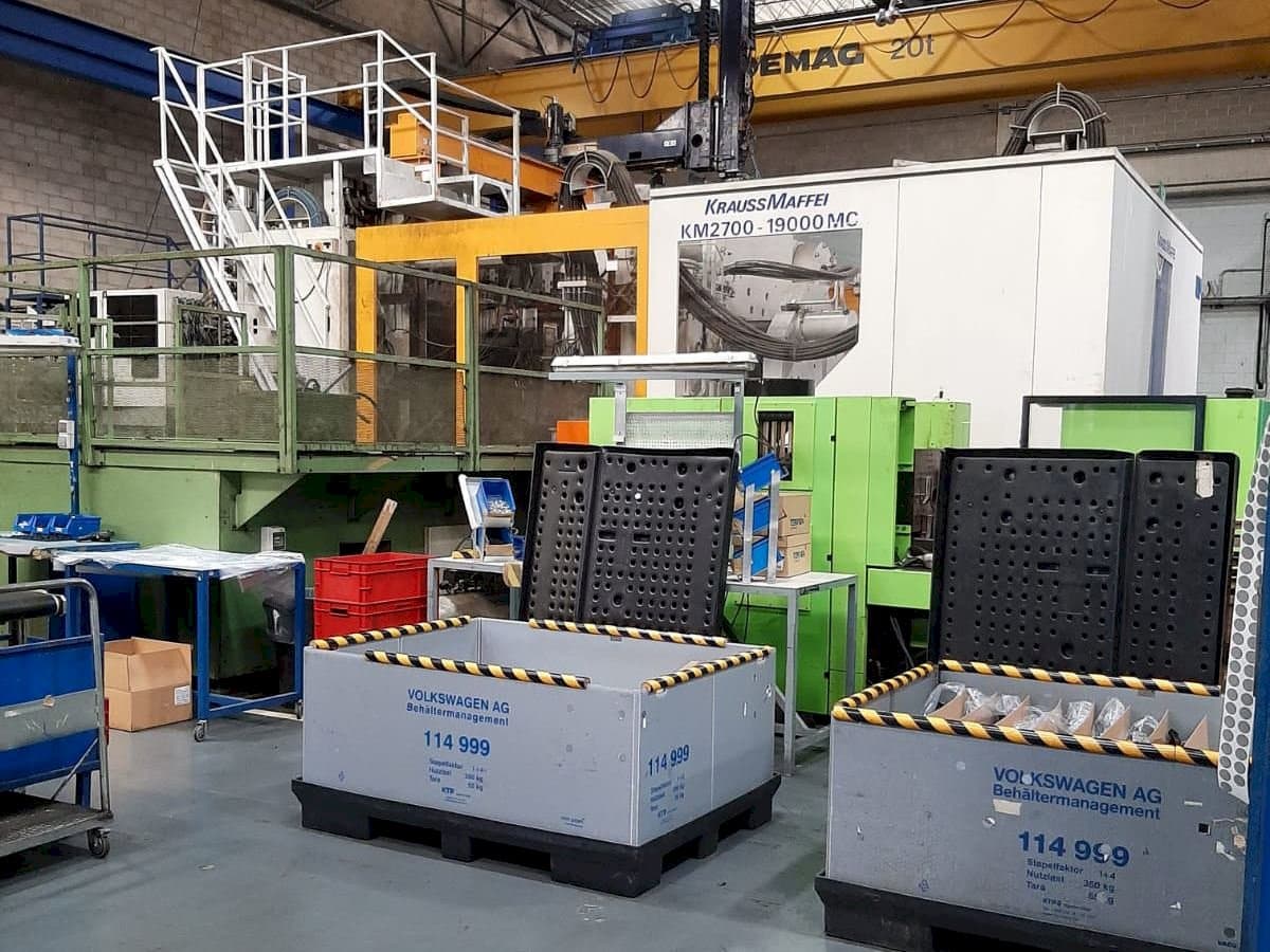 Koneen  Krauss Maffei 2700/19000 MC etunäkymä