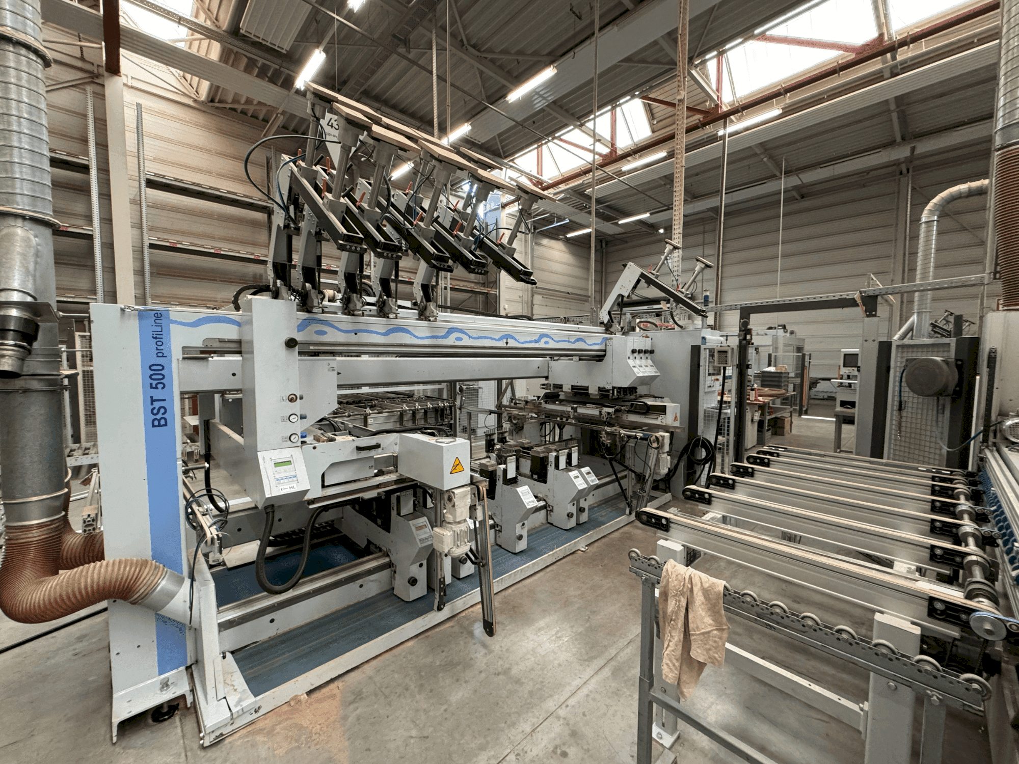 Koneen  Weeke profiLine BST 500/D etunäkymä