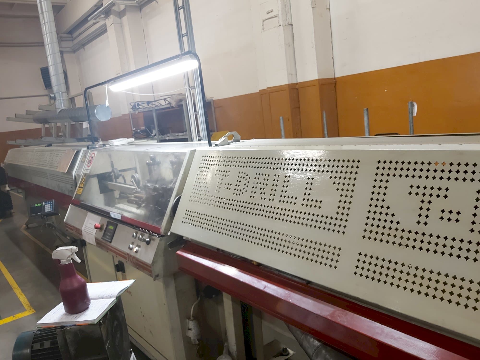 Koneen T-DRILL TCC-50+RL4000+RCT2000 oikean sivun näkymä