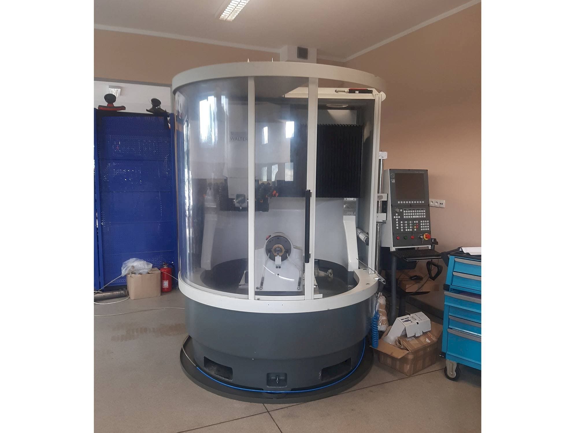 Koneen  Walter  etunäkymä