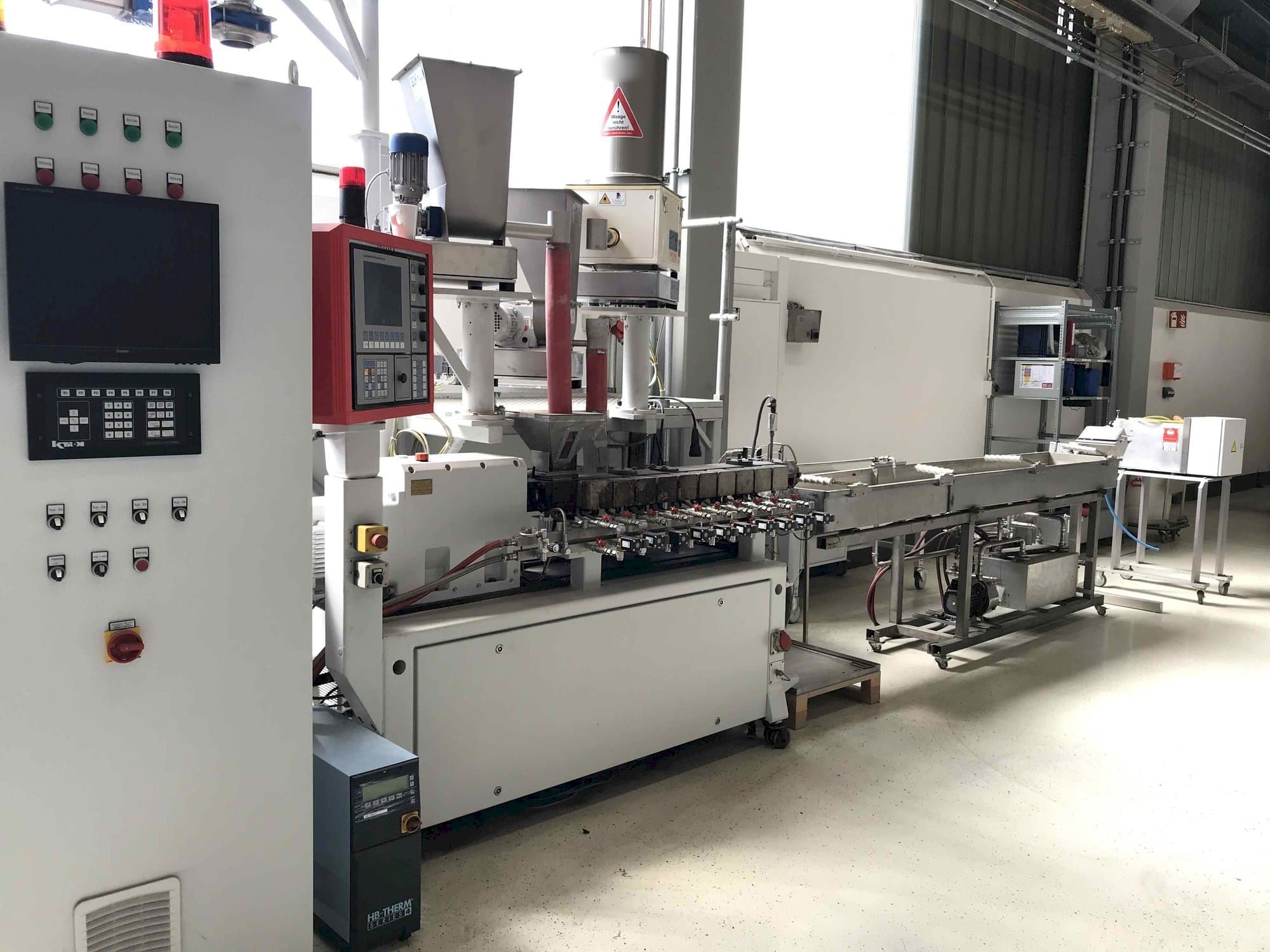 Koneen  Leistriz ZSE 27/GL-44D etunäkymä