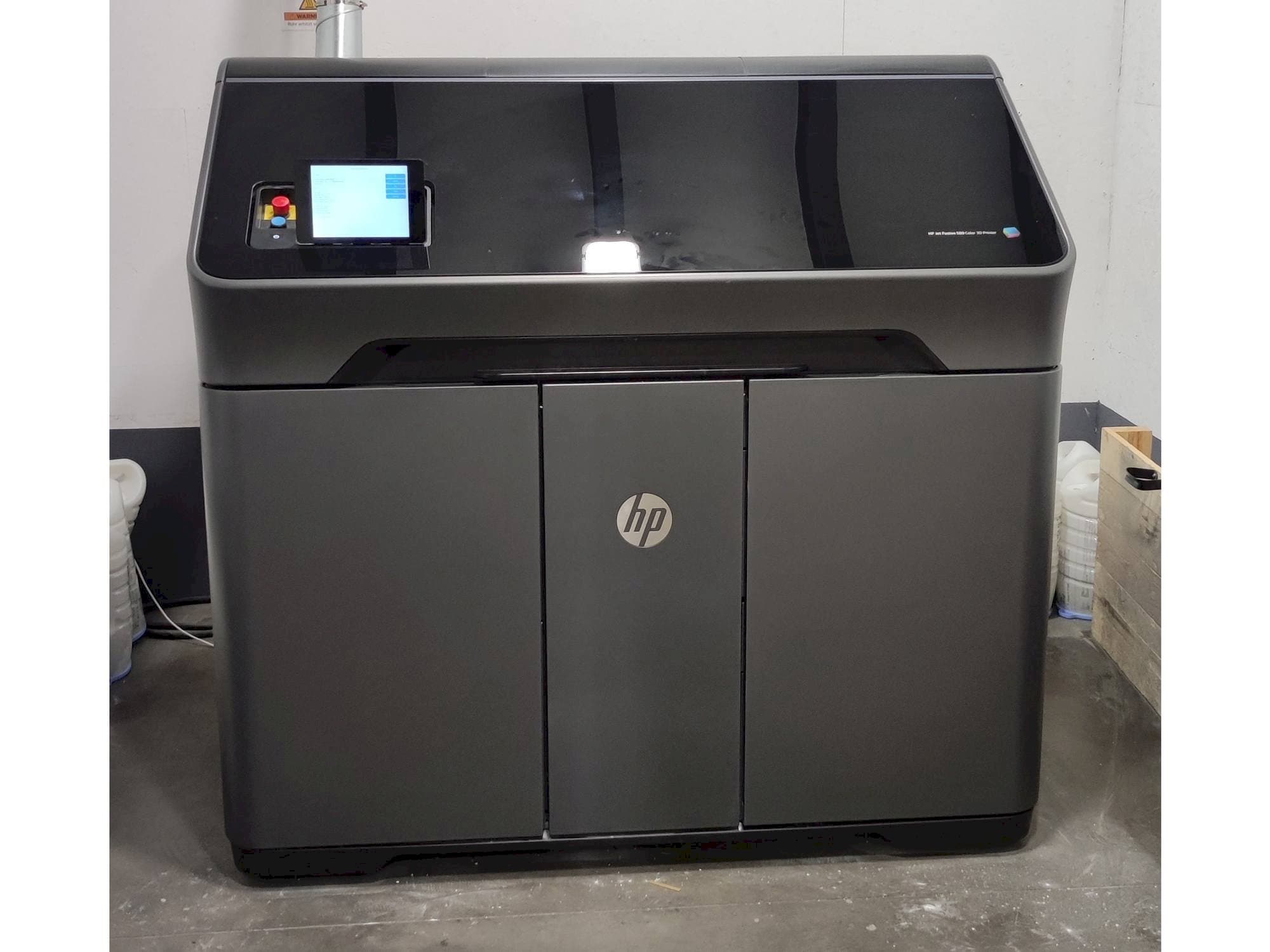 Koneen HP MJF 580 etunäkymä