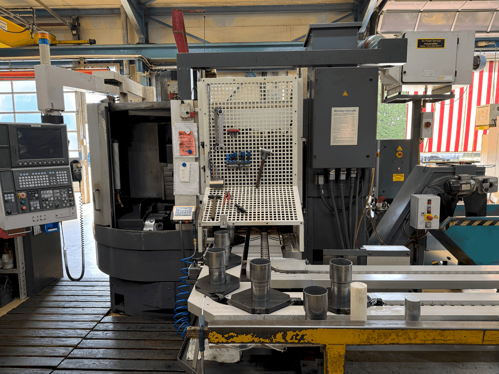 Koneen Okuma LVT 300-M etunäkymä