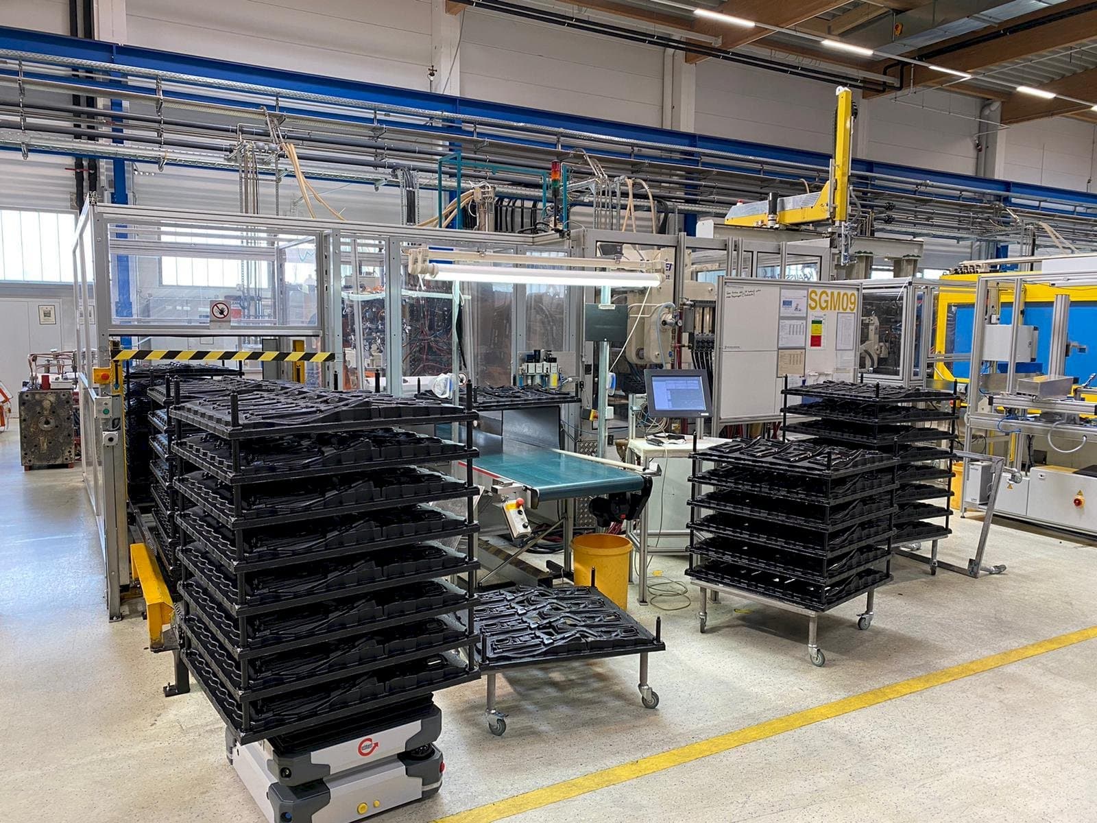 Koneen Krauss Maffei 650-1900-520 CZ Multinject etunäkymä