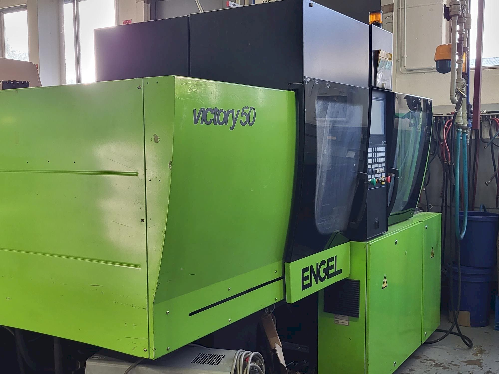 Koneen  Engel Victory 200/50 FOCUS vasemman sivun näkymä