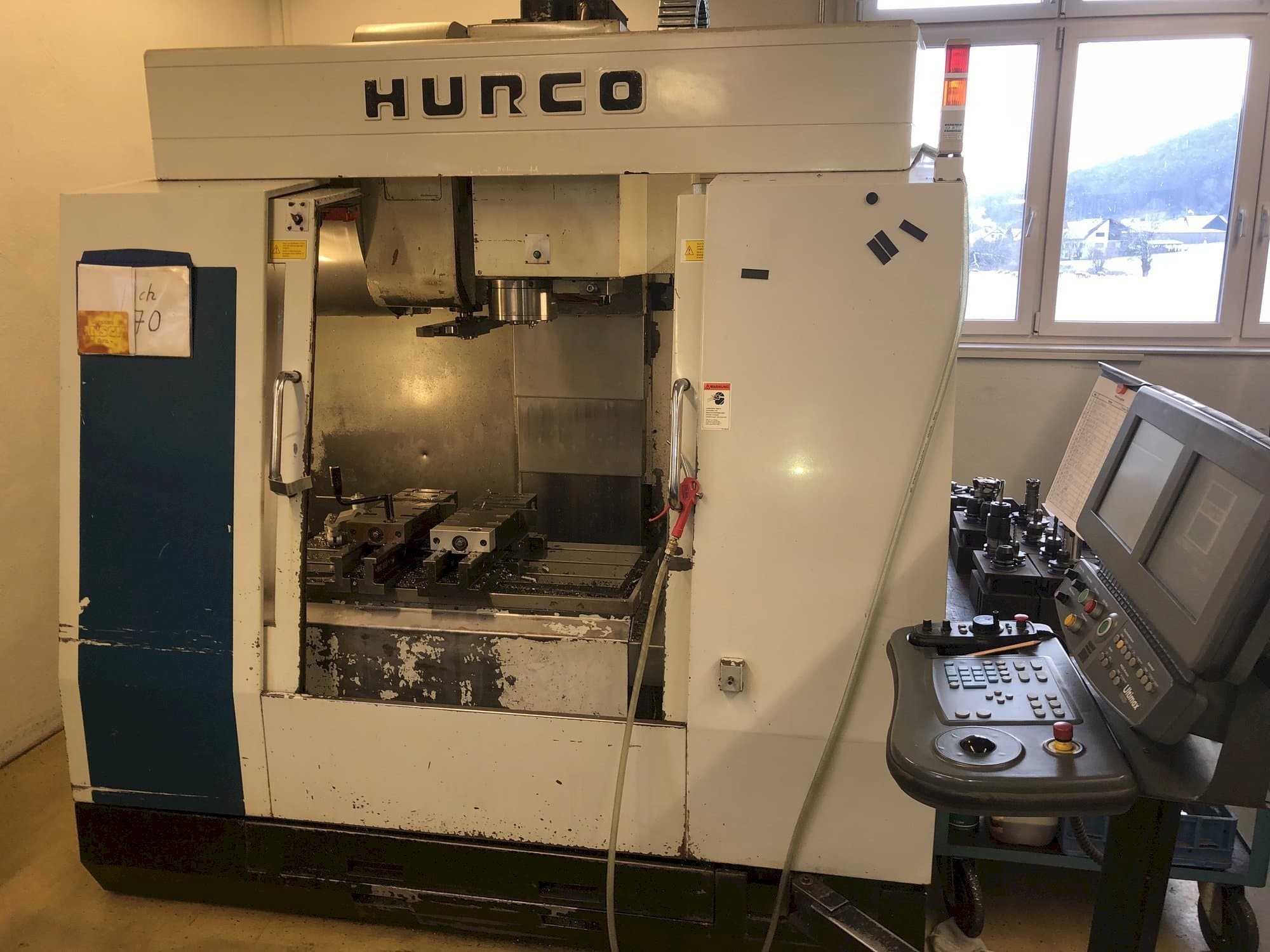 Koneen Hurco BMC 30M etunäkymä