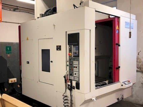 Koneen Akira Seiki RMV 700 APC etunäkymä