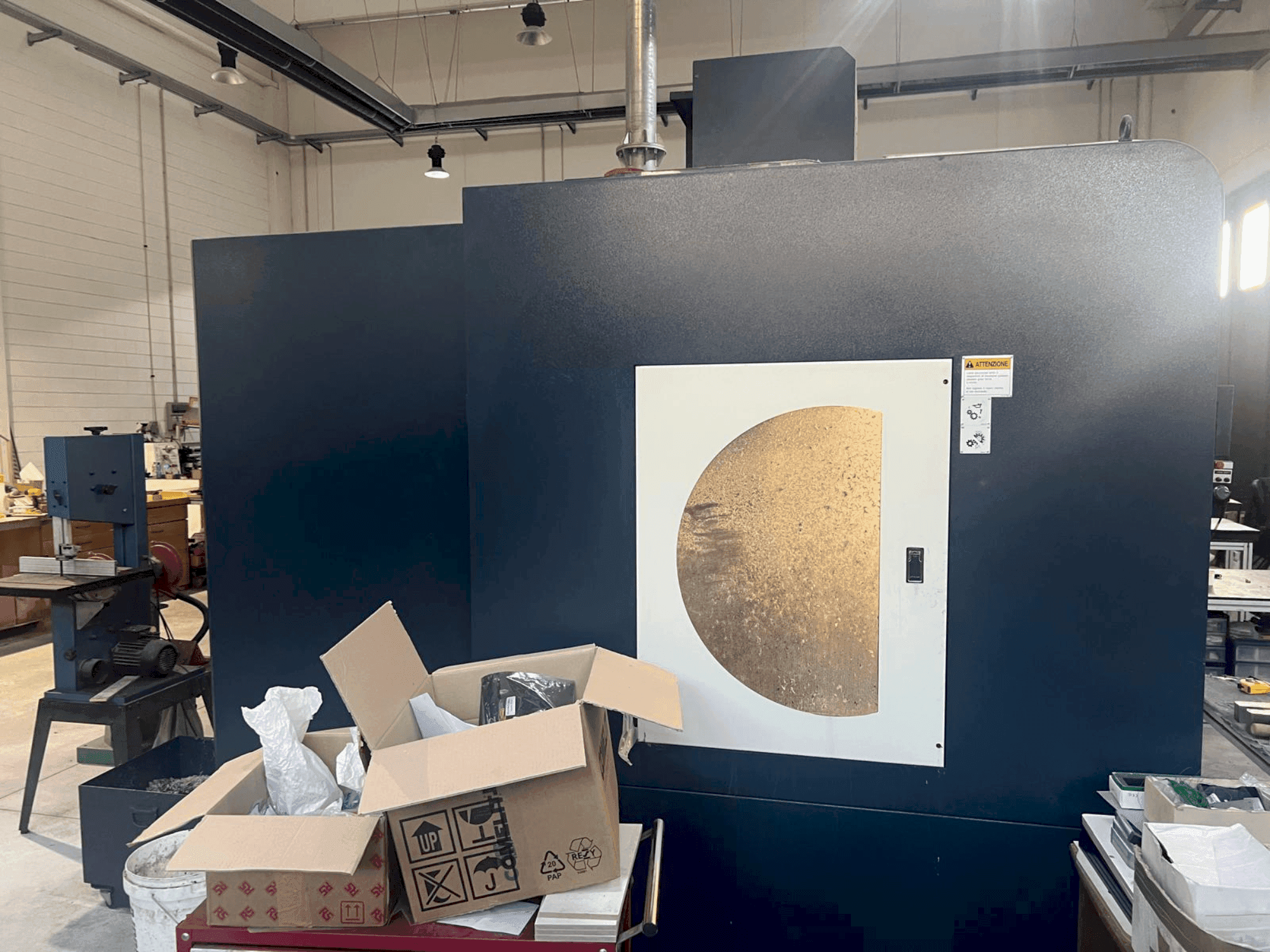 Koneen Johnford Dart VMC 1000A HI TECH etunäkymä