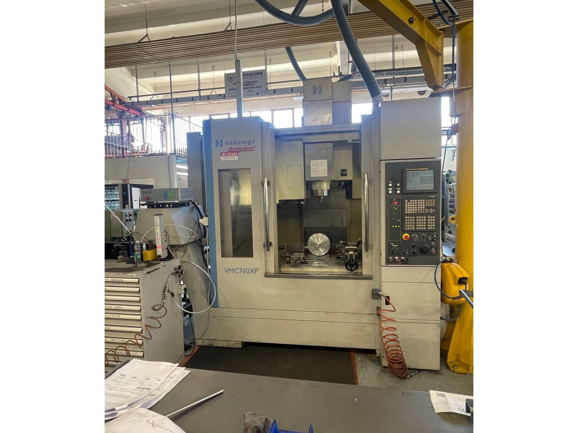 Koneen HARDINGE Bridgeport VMC 760 XP3 etunäkymä