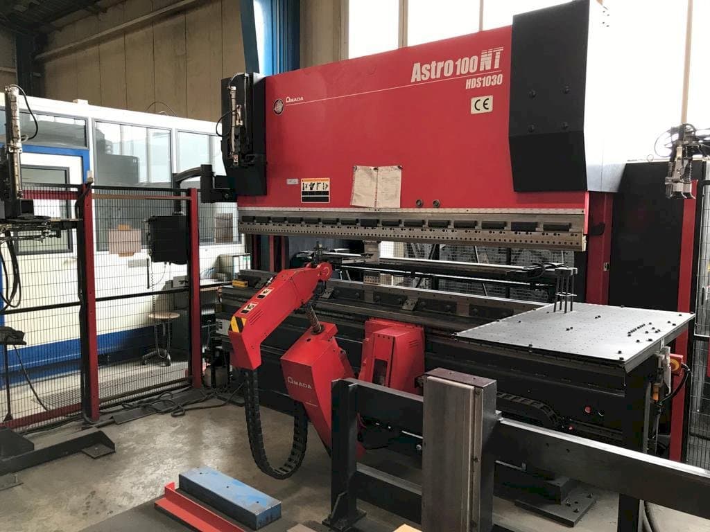 Koneen AMADA Astra 100-NT HDS-1030NTR etunäkymä