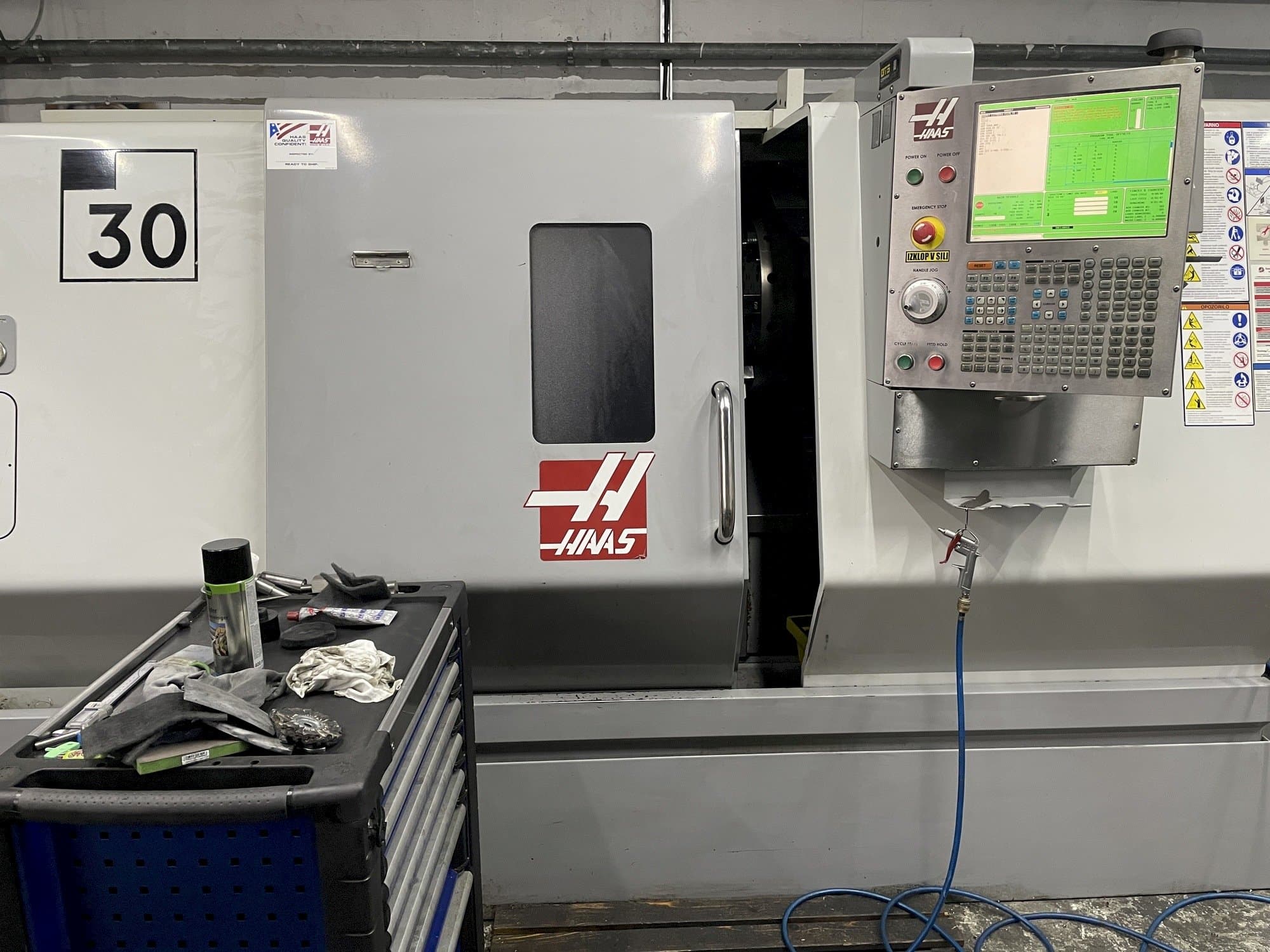 Koneen HAAS SL-30 etunäkymä