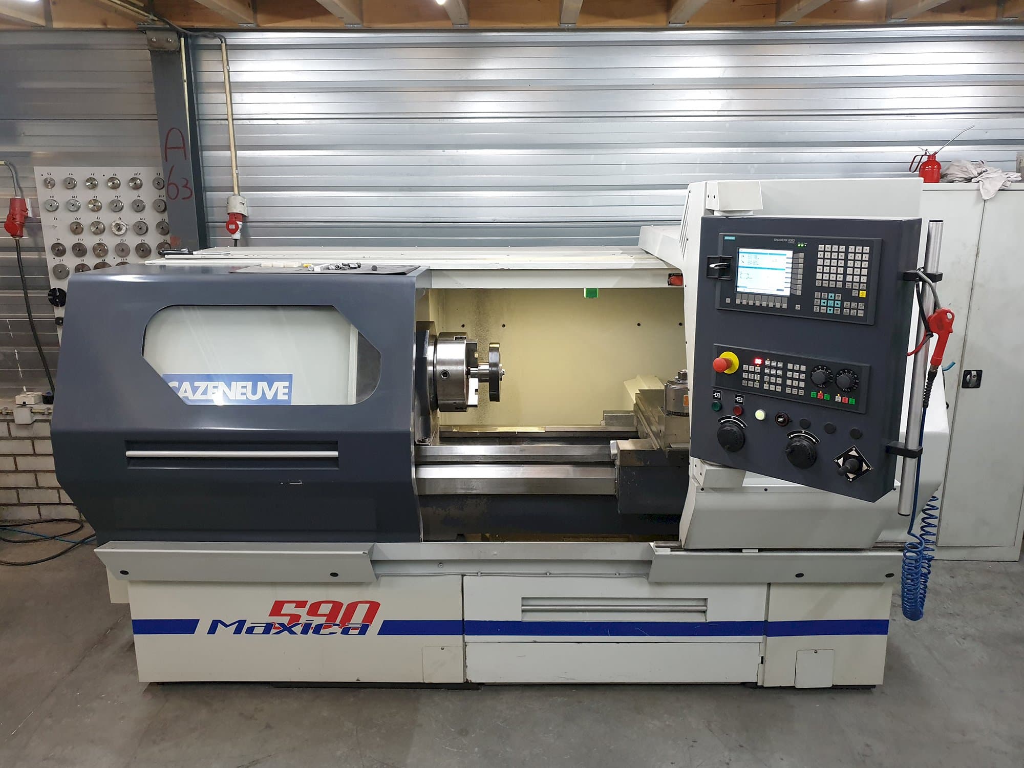 Koneen CAZENEUVE etunäkymä MAXICA 590