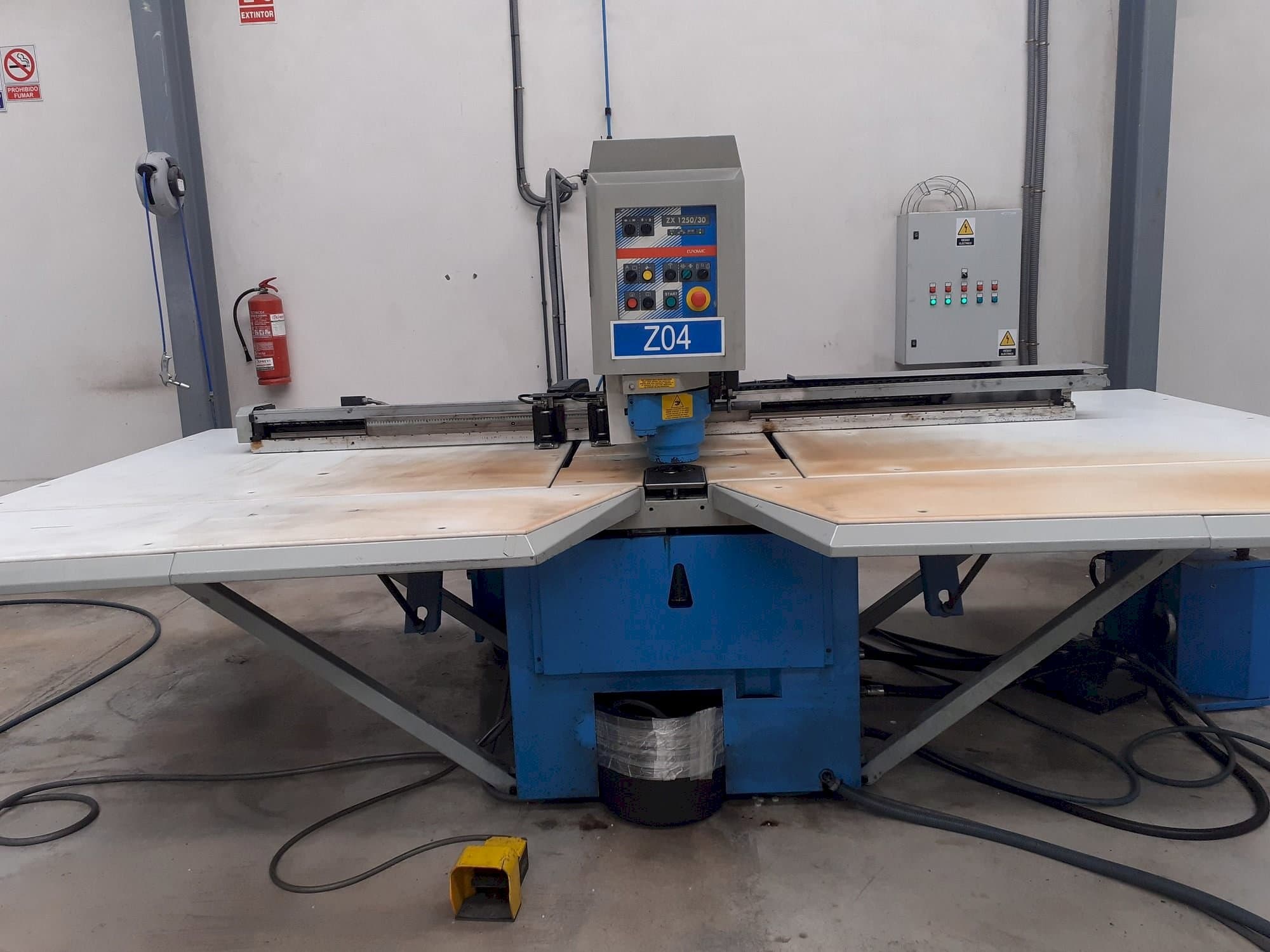 Koneen Euromac ZX125-30 etunäkymä