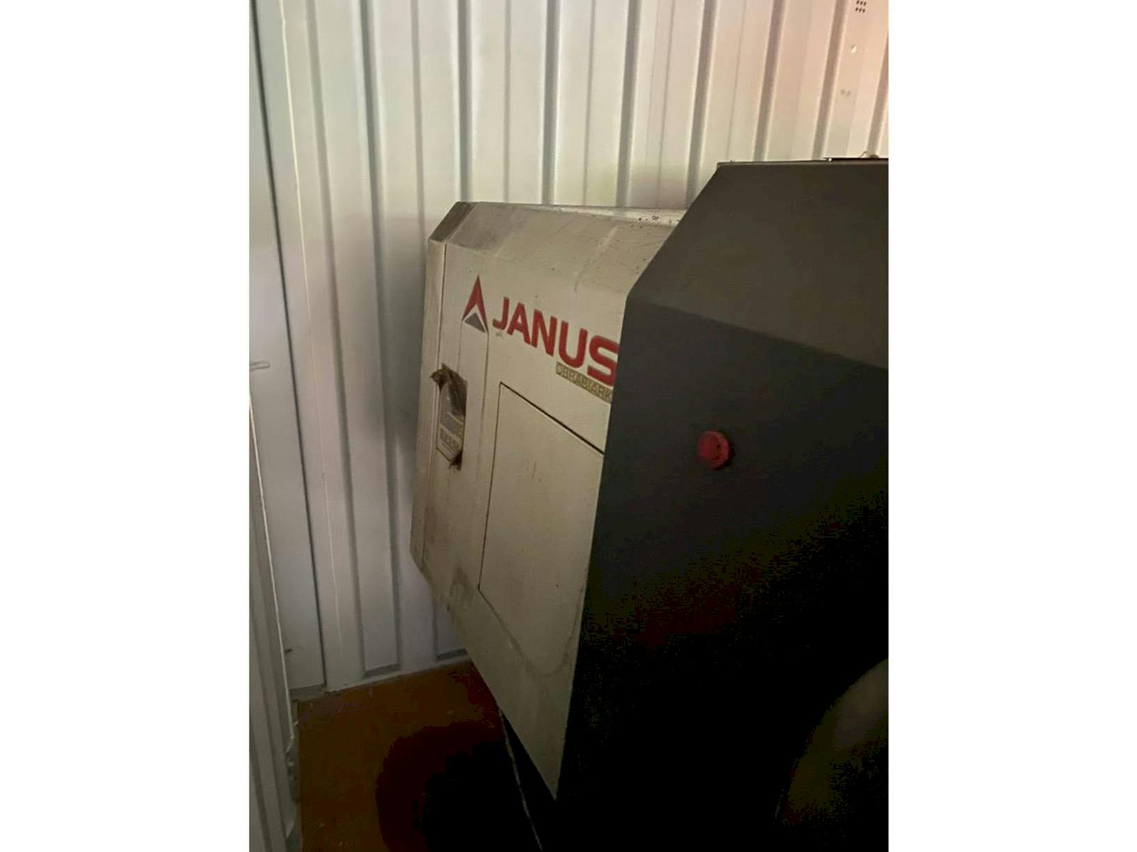 Koneen  JANUS TK610/1350 CNC etunäkymä