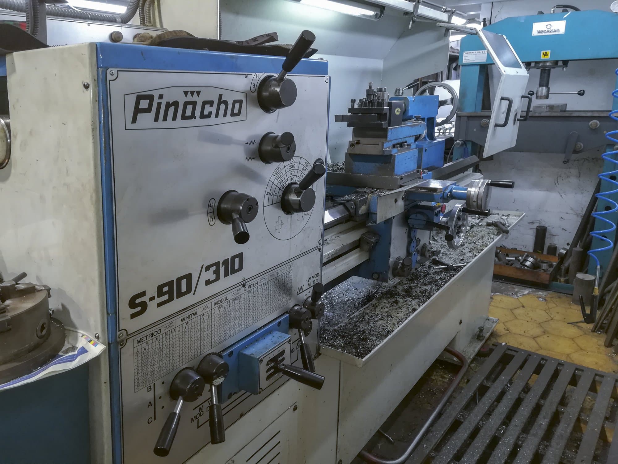 Koneen  1 Pinacho vasen näkymä S-90/310