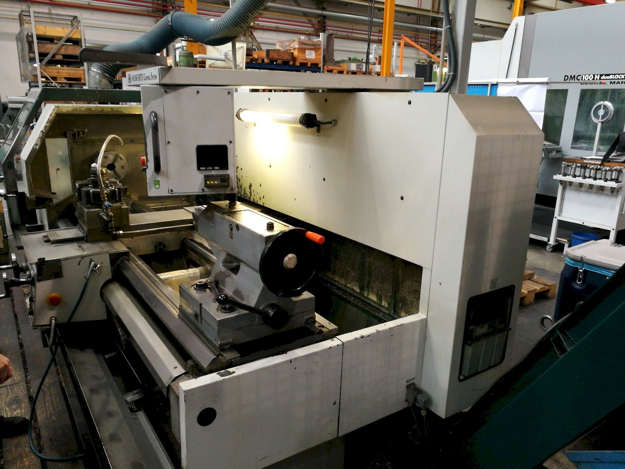 Koneen Monforts KNC 6 etunäkymä