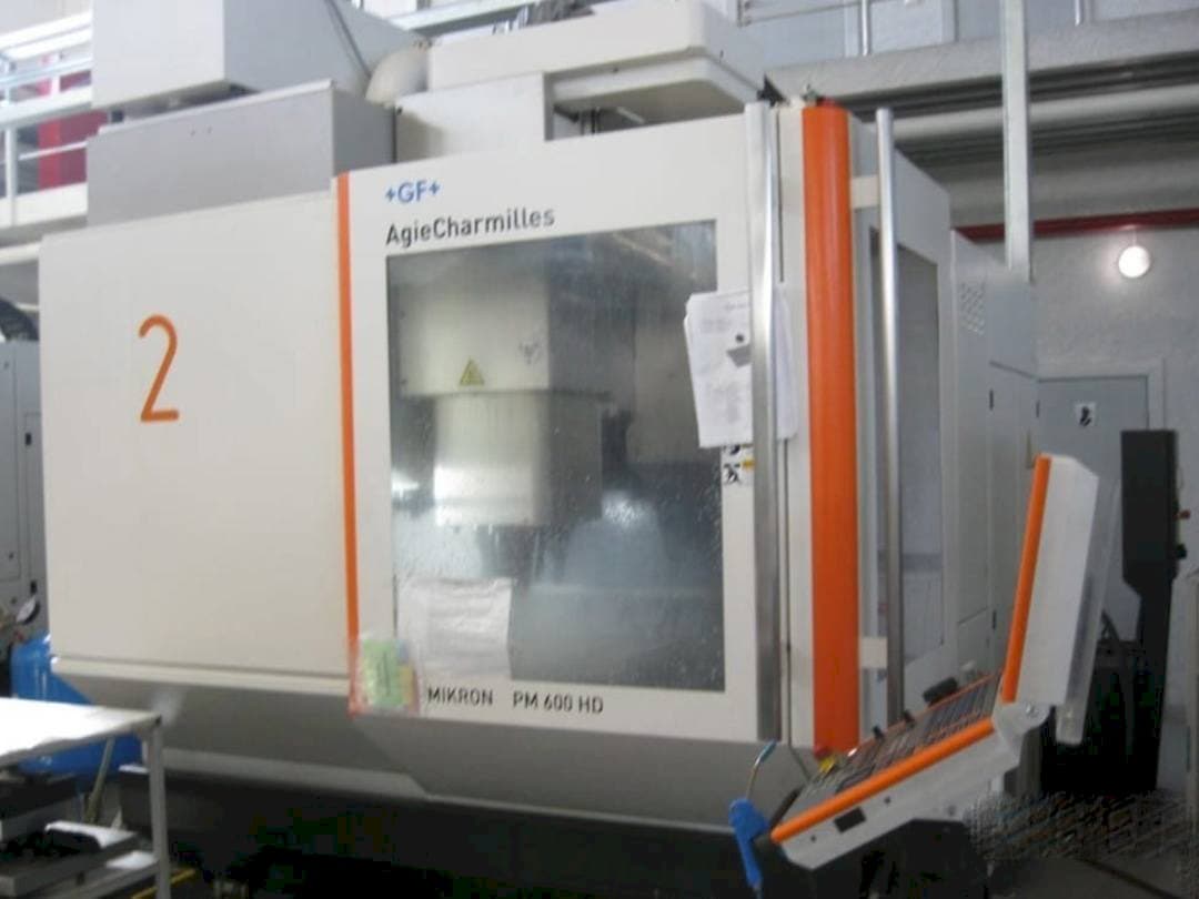 Koneen AgieCharmilles Mikron HPM 600 HD etunäkymä