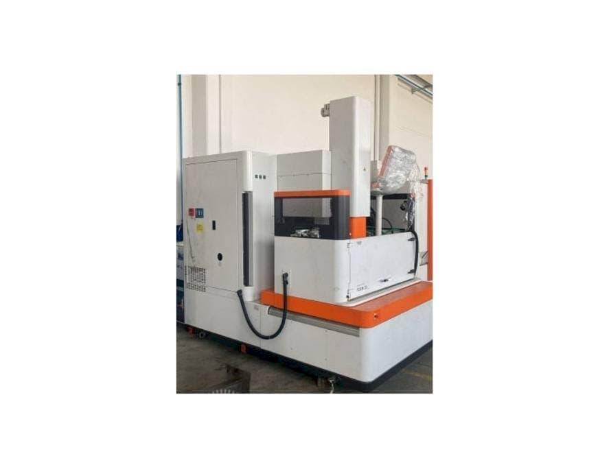 Koneen AgieCharmilles FORM 30 etunäkymä