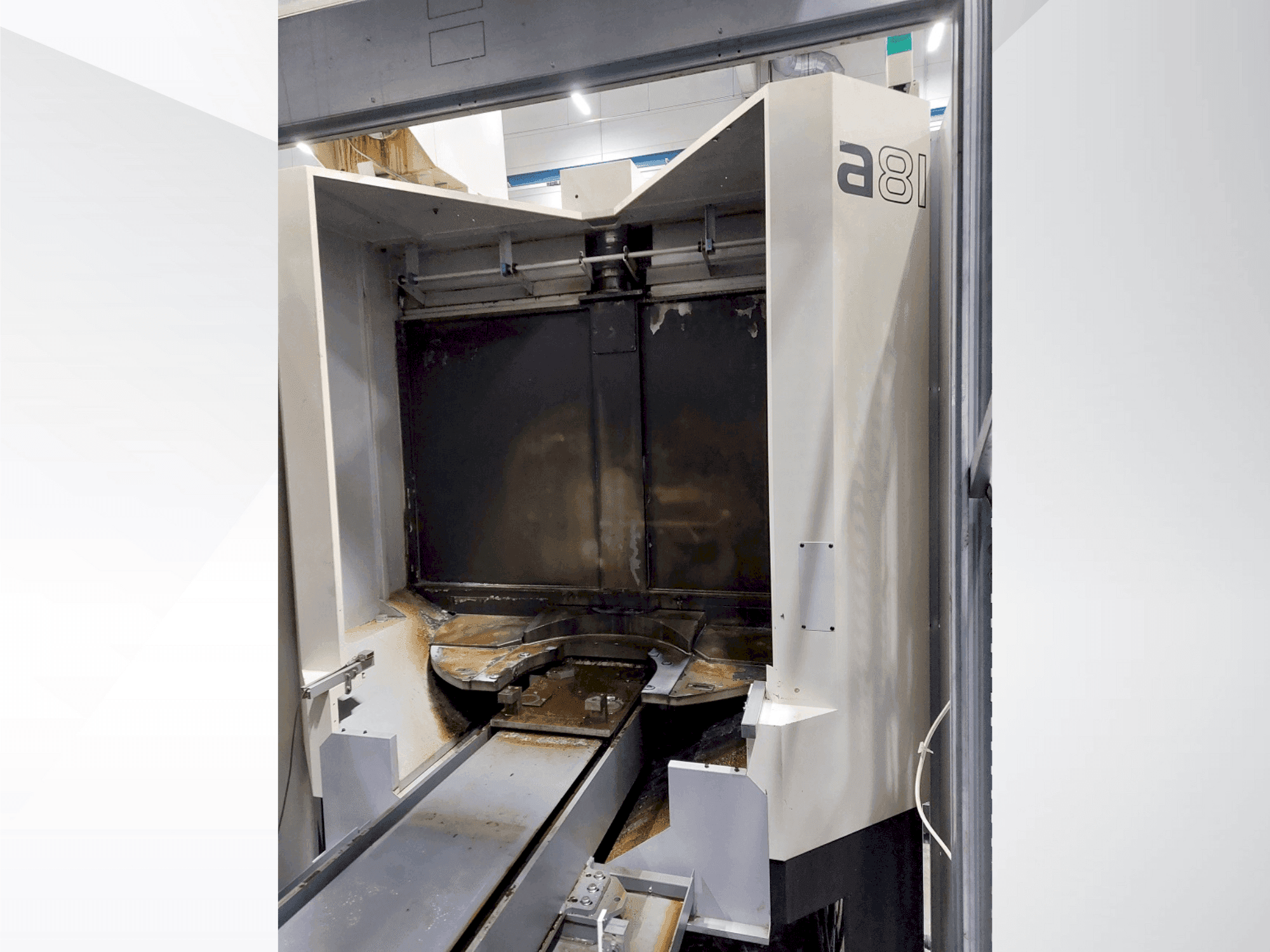 Koneen  Makino a81 etunäkymä