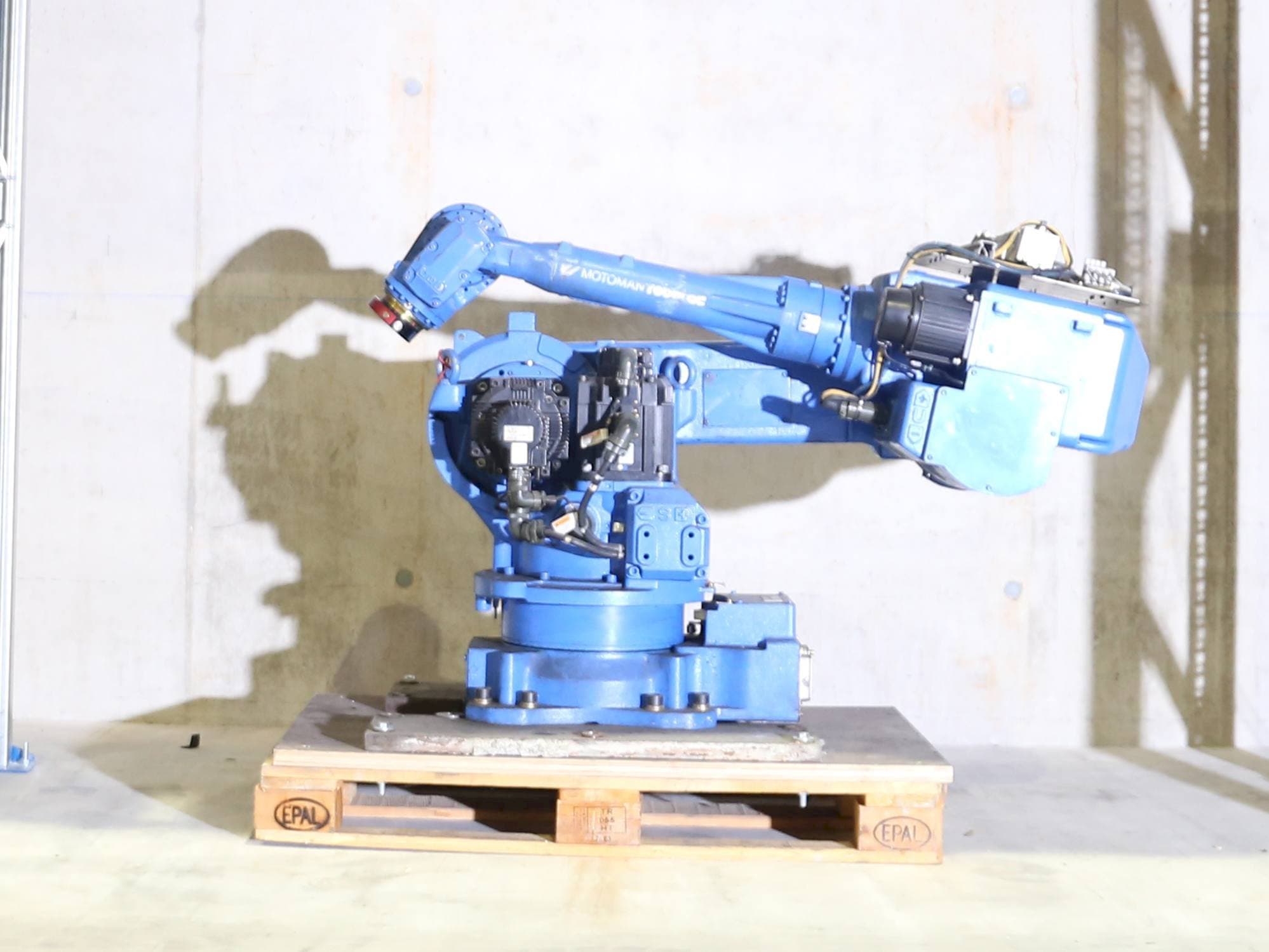 Koneen  Yaskawa Motoman vasen näkymä UP50