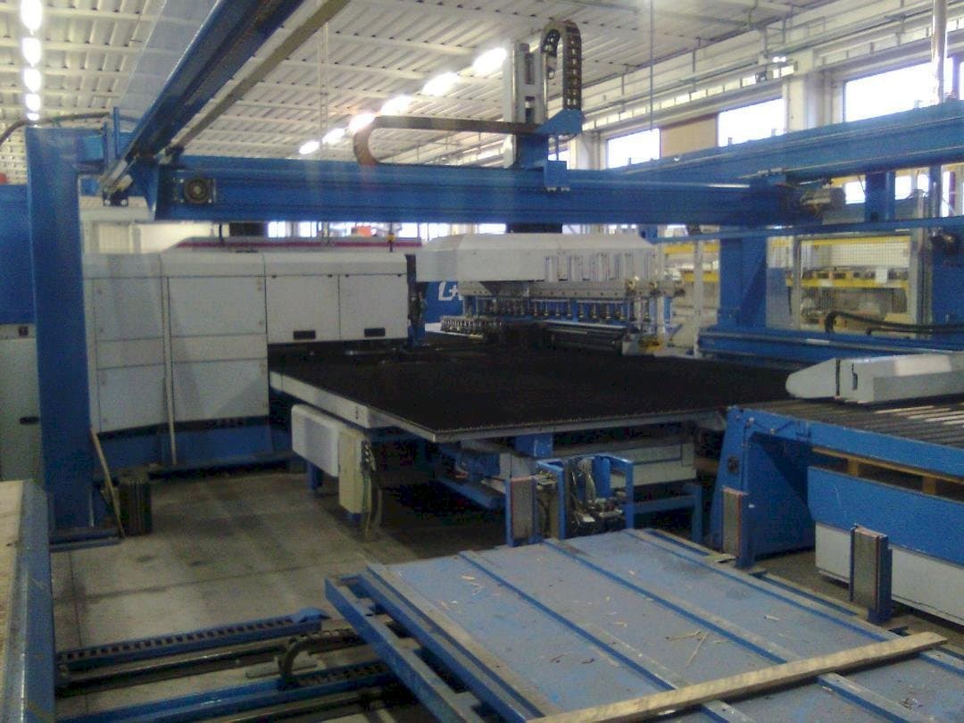 Koneen Finn-Power LP6 etunäkymä