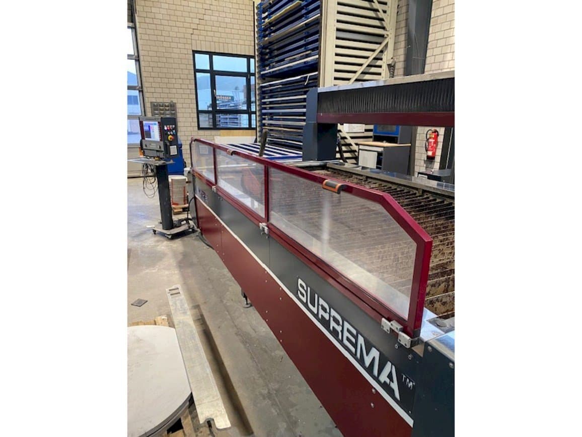 Koneen Waterjet Italy Suprem etunäkymä