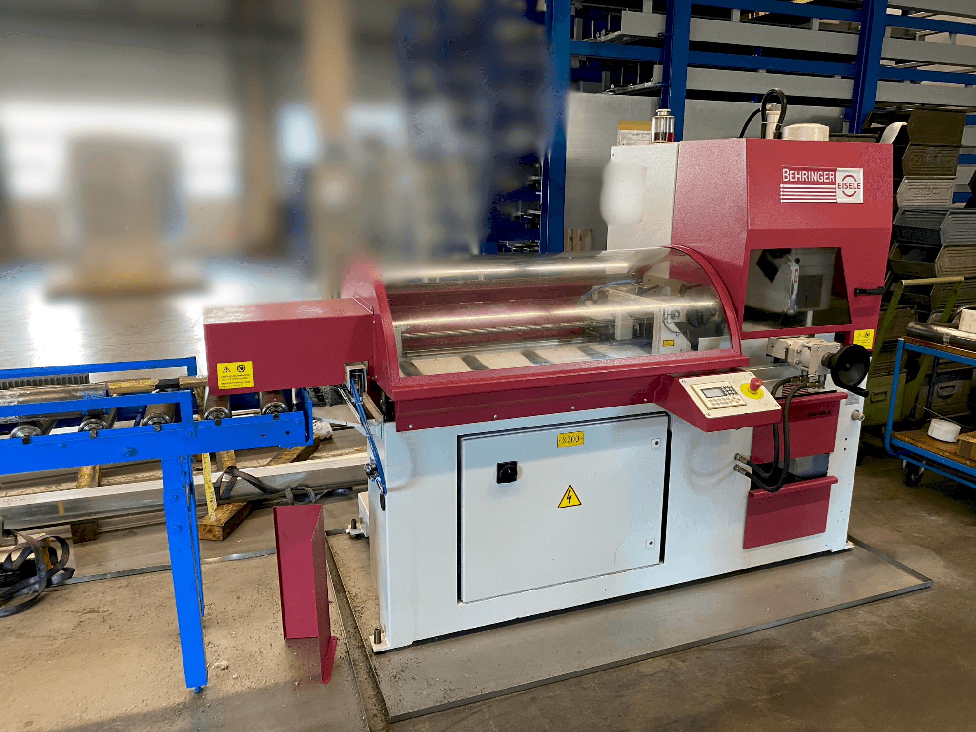 Koneen Behringer VMS 400-A etunäkymä