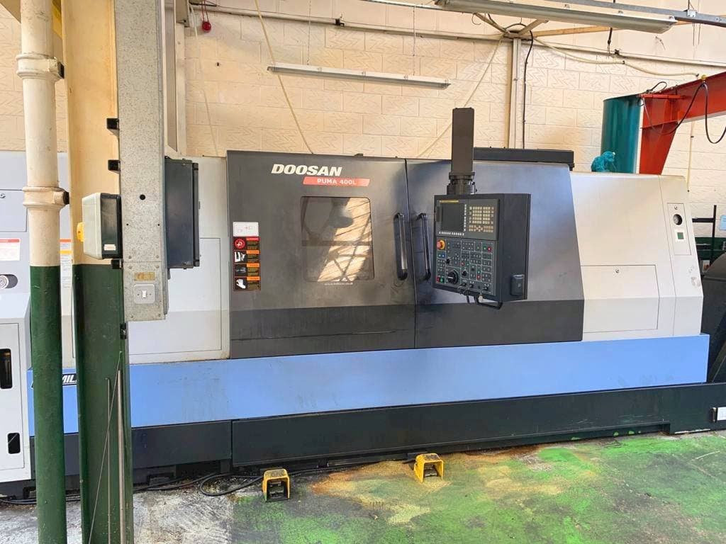 Koneen Doosan Puma 400LB etunäkymä