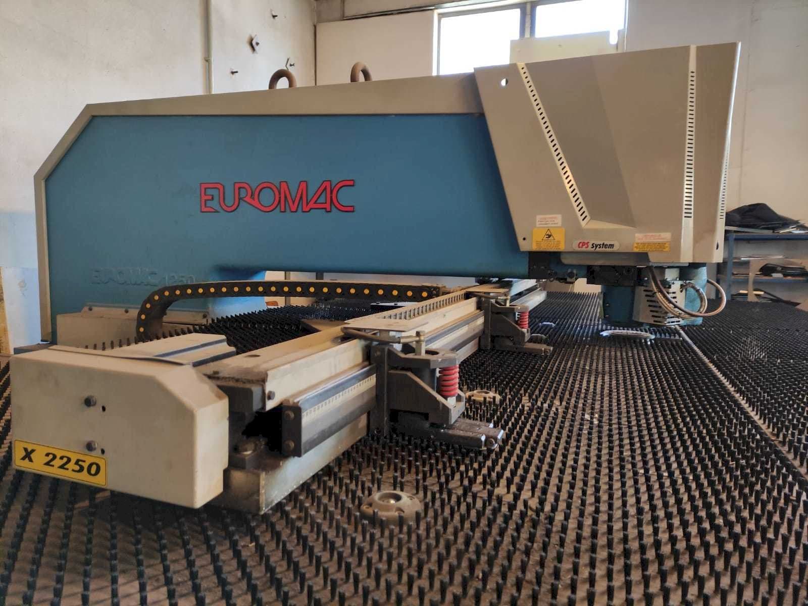 Koneen Euromac ZX 1250/30 vasemman sivun näkymä