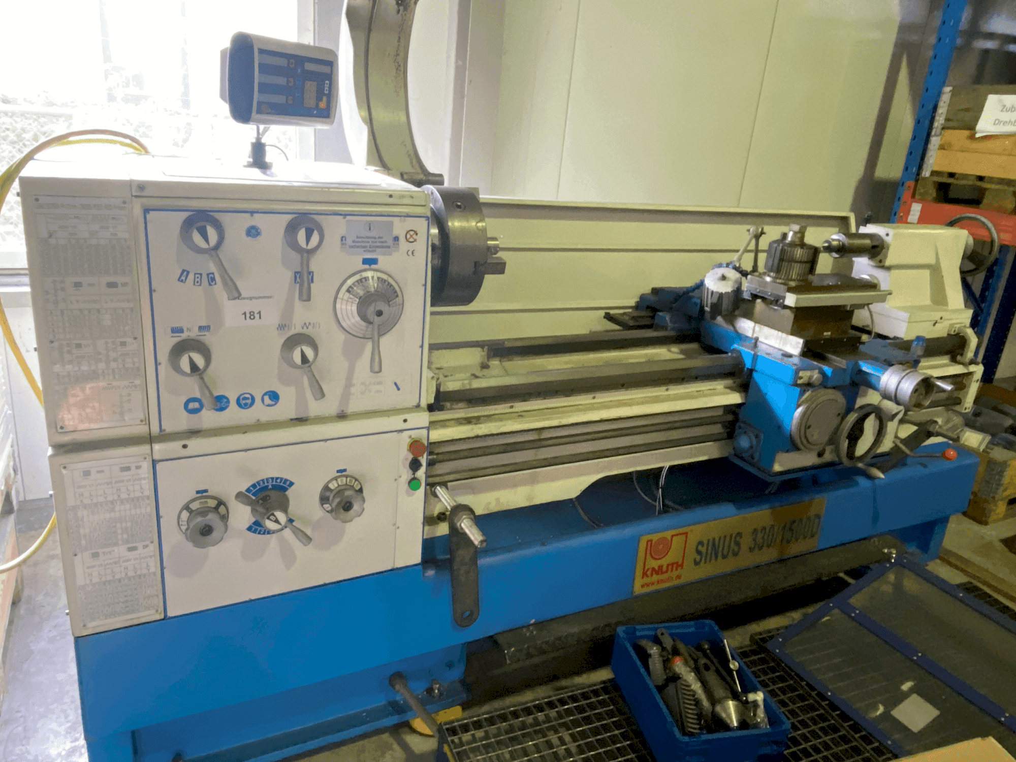 Koneen  KNUTH SINUS 330/1500 D etunäkymä