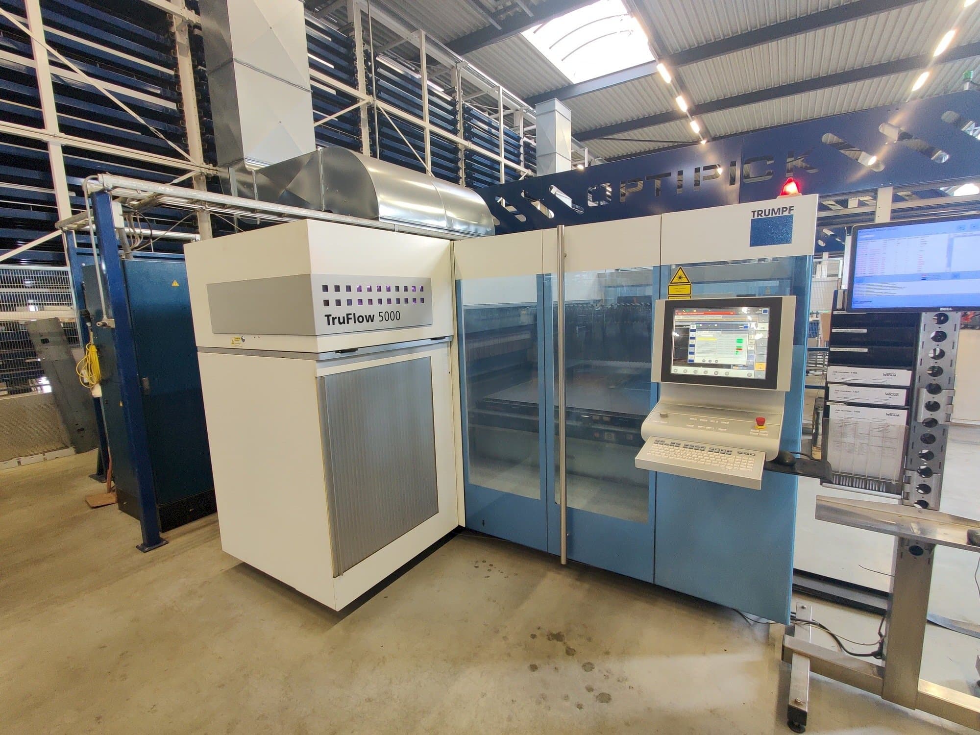 Koneen Trumpf TruLaser 3030 etunäkymä