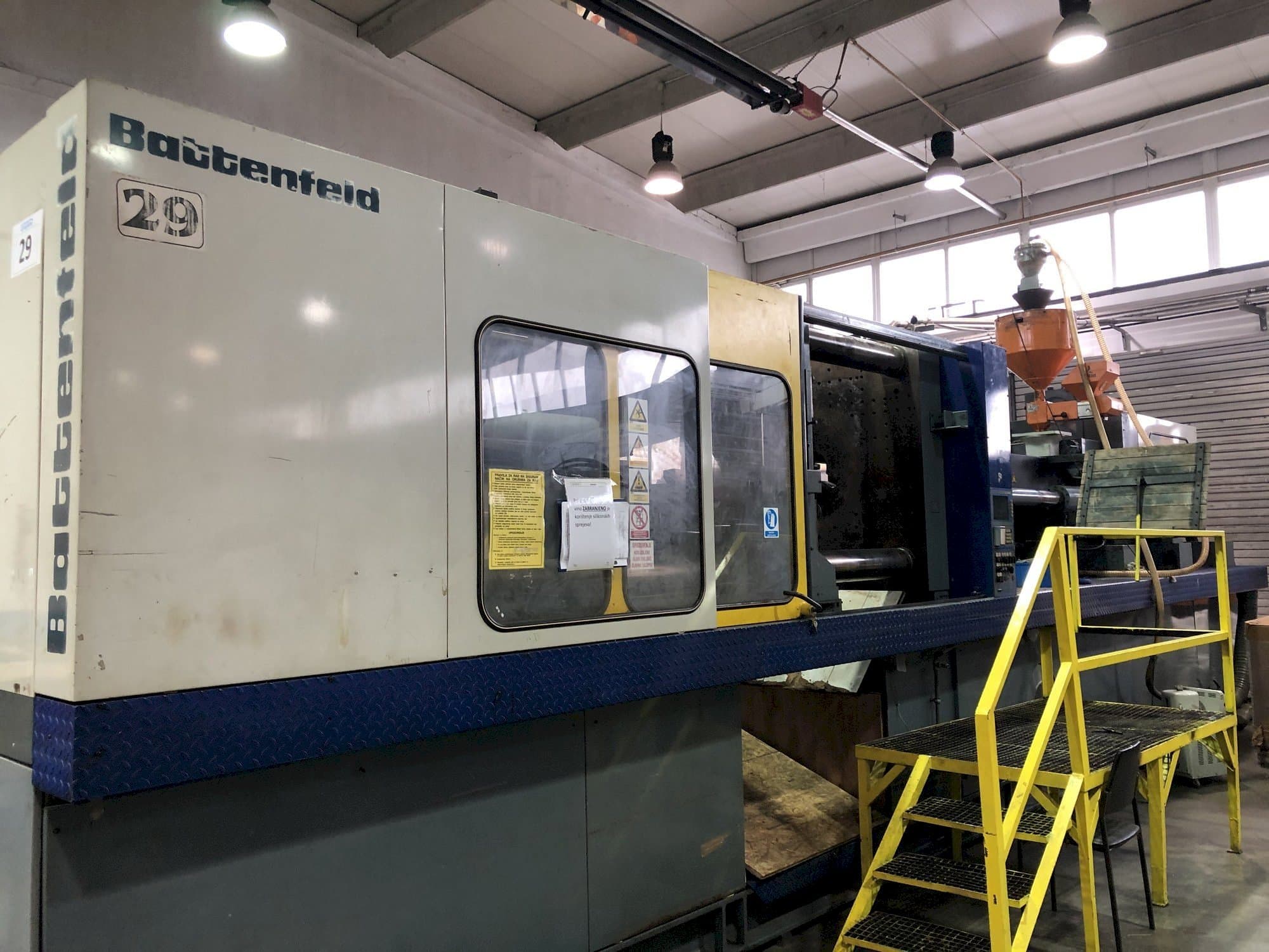 Koneen  Battenfeld BA-T 6500/6300 etunäkymä