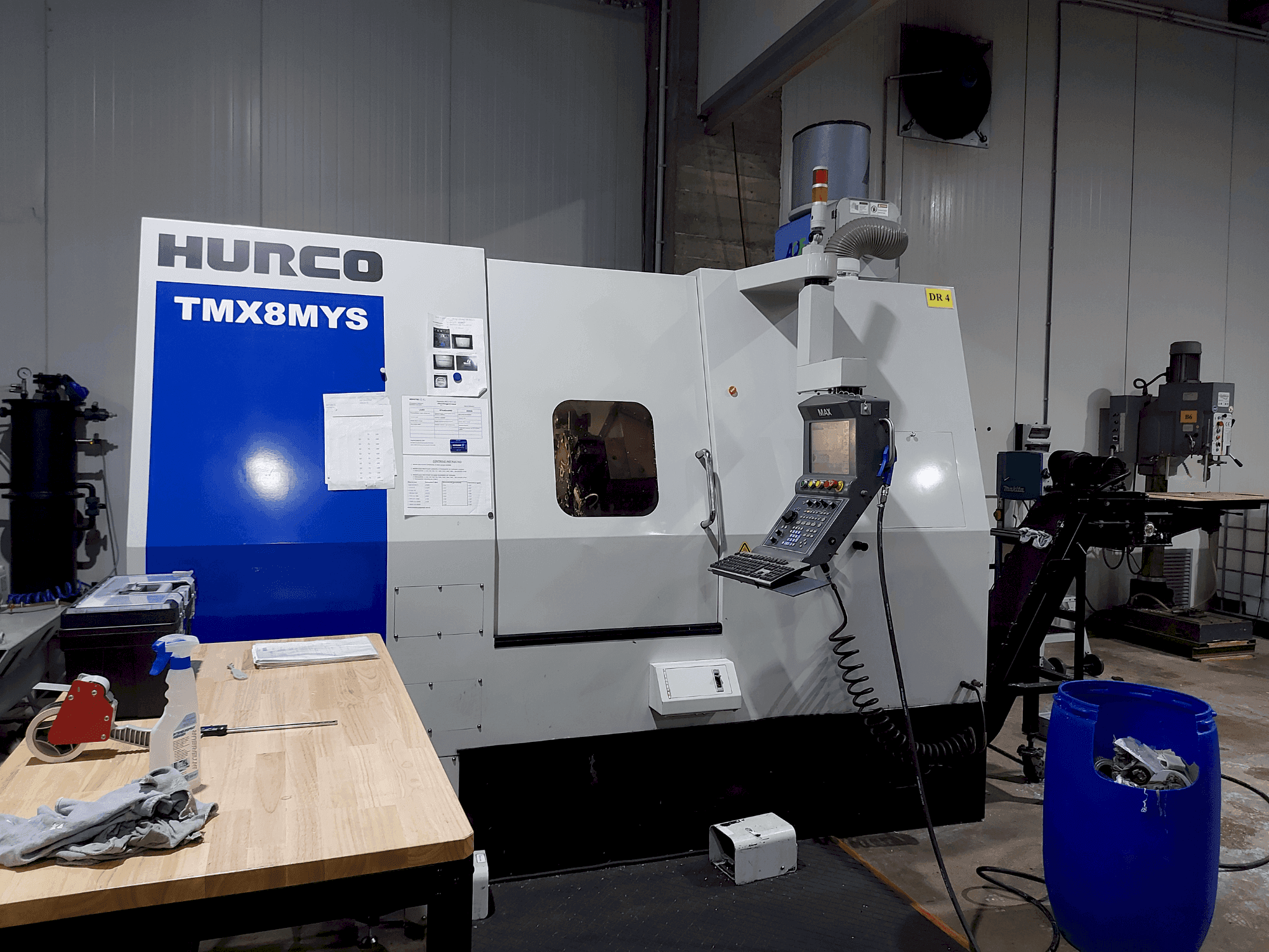 Koneen  Hurco TMX 8MYS etunäkymä