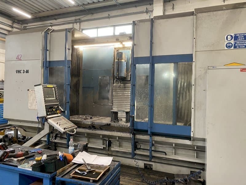 Koneen  AXA VHC 3M/2E etunäkymä