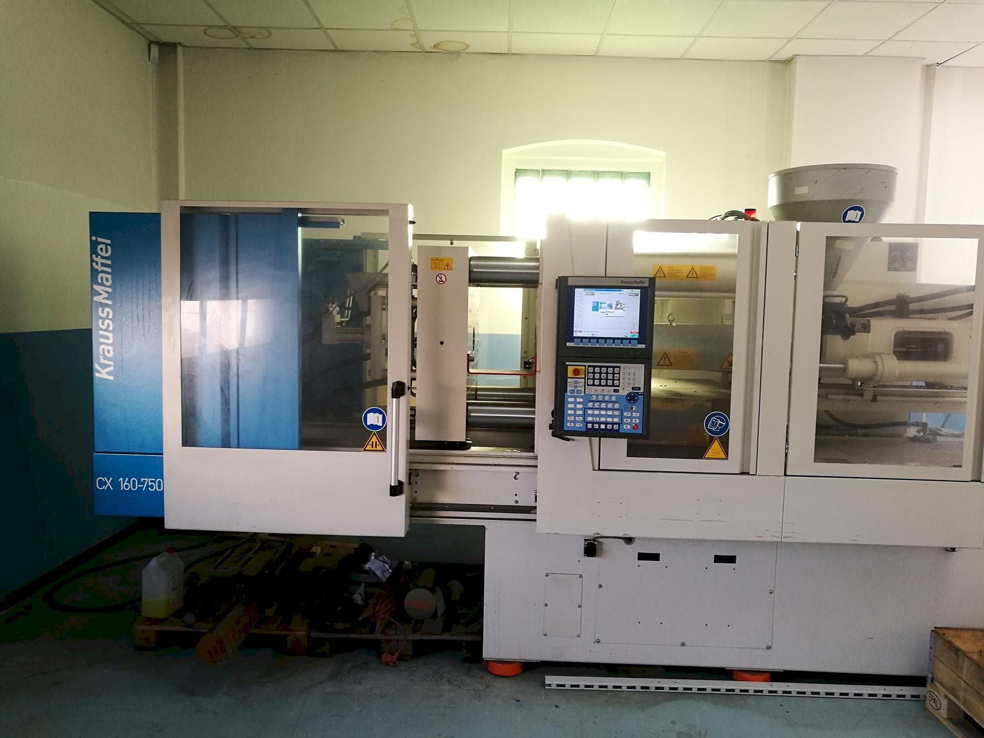 Koneen Krauss Maffei KM 160-750 CX etunäkymä