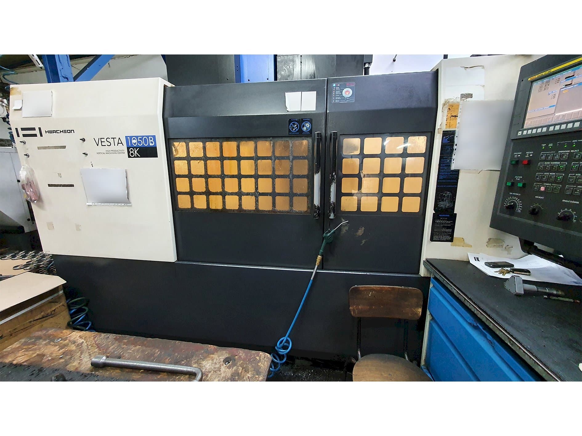 Koneen HWACHEON VESTA-1050B etunäkymä