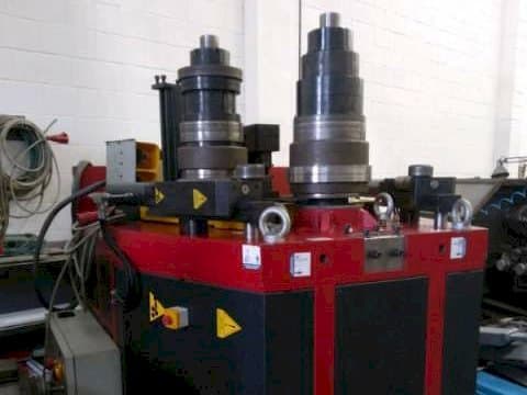 Koneen Tauring Alpha 160 etunäkymä