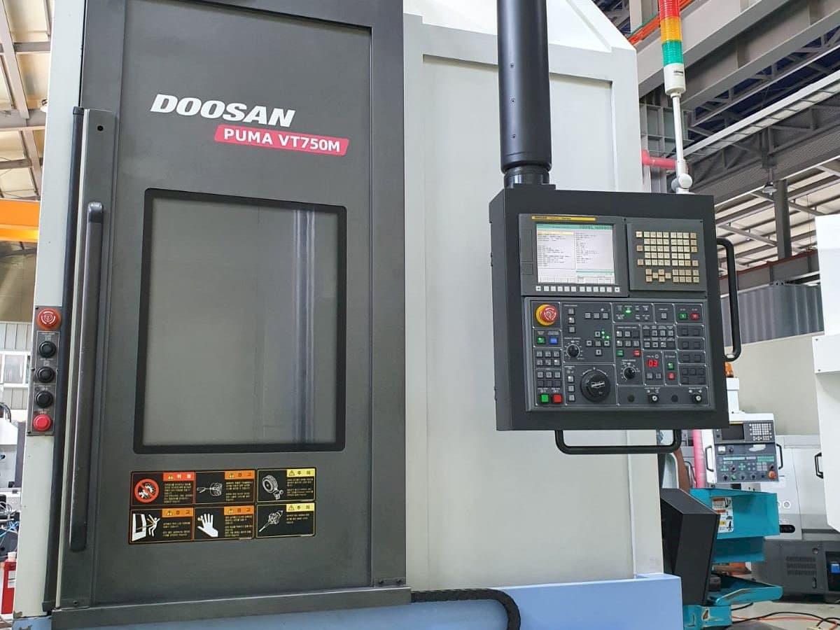 Koneen Doosan Puma VT750M etunäkymä