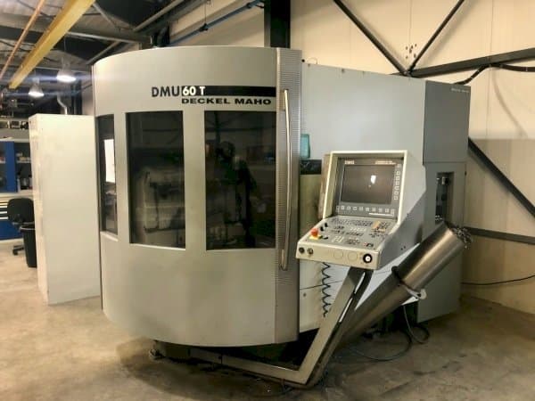 Koneen DECKEL MAHO DMU 60T etunäkymä