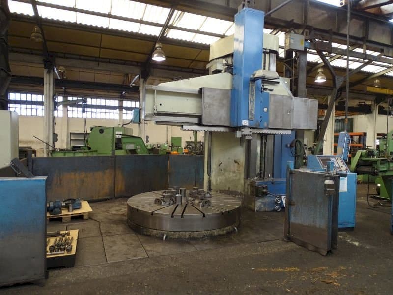 Koneen Berthiez BM 225 etunäkymä