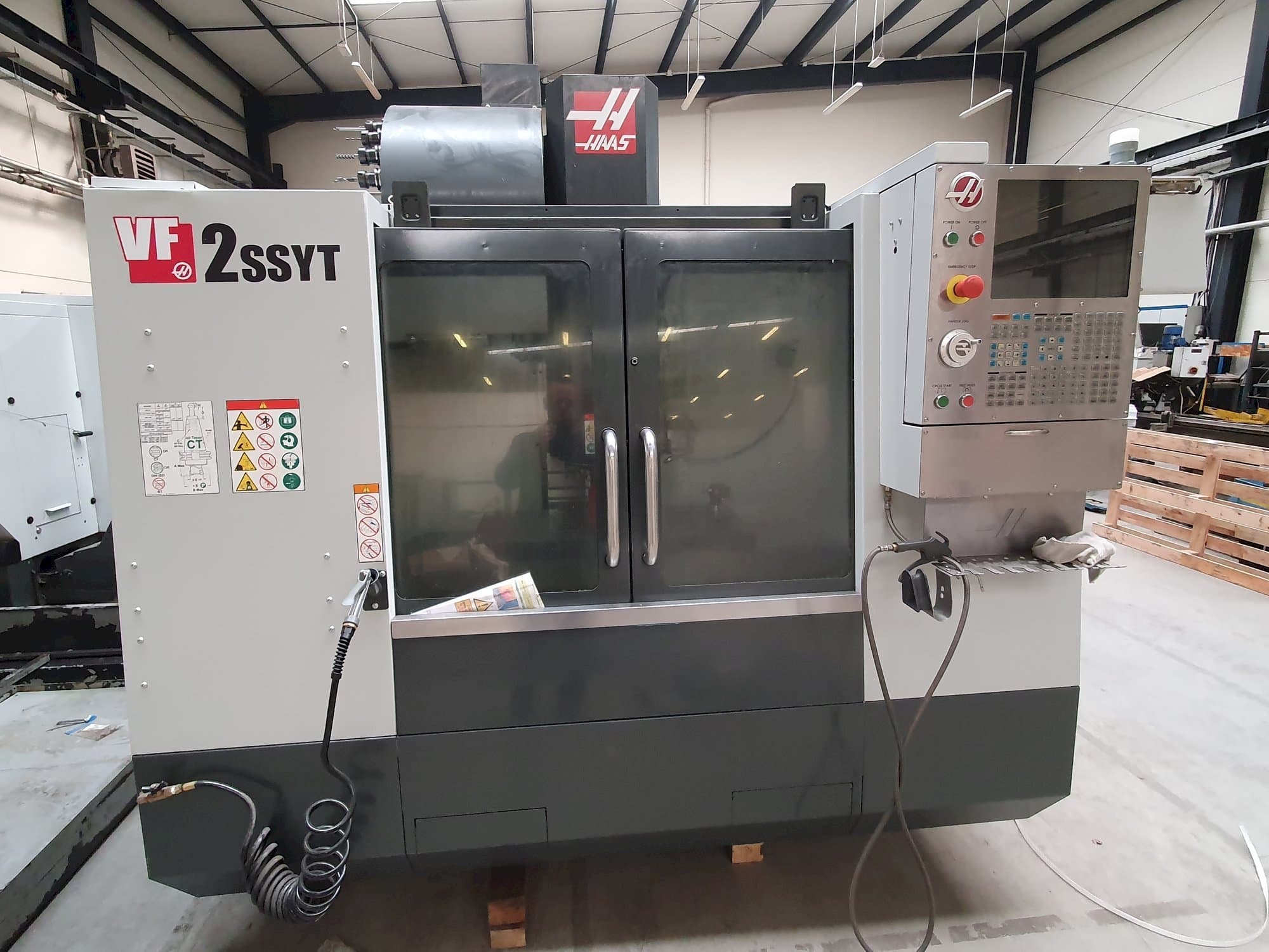 Koneen HAAS VF-2SSYT etunäkymä