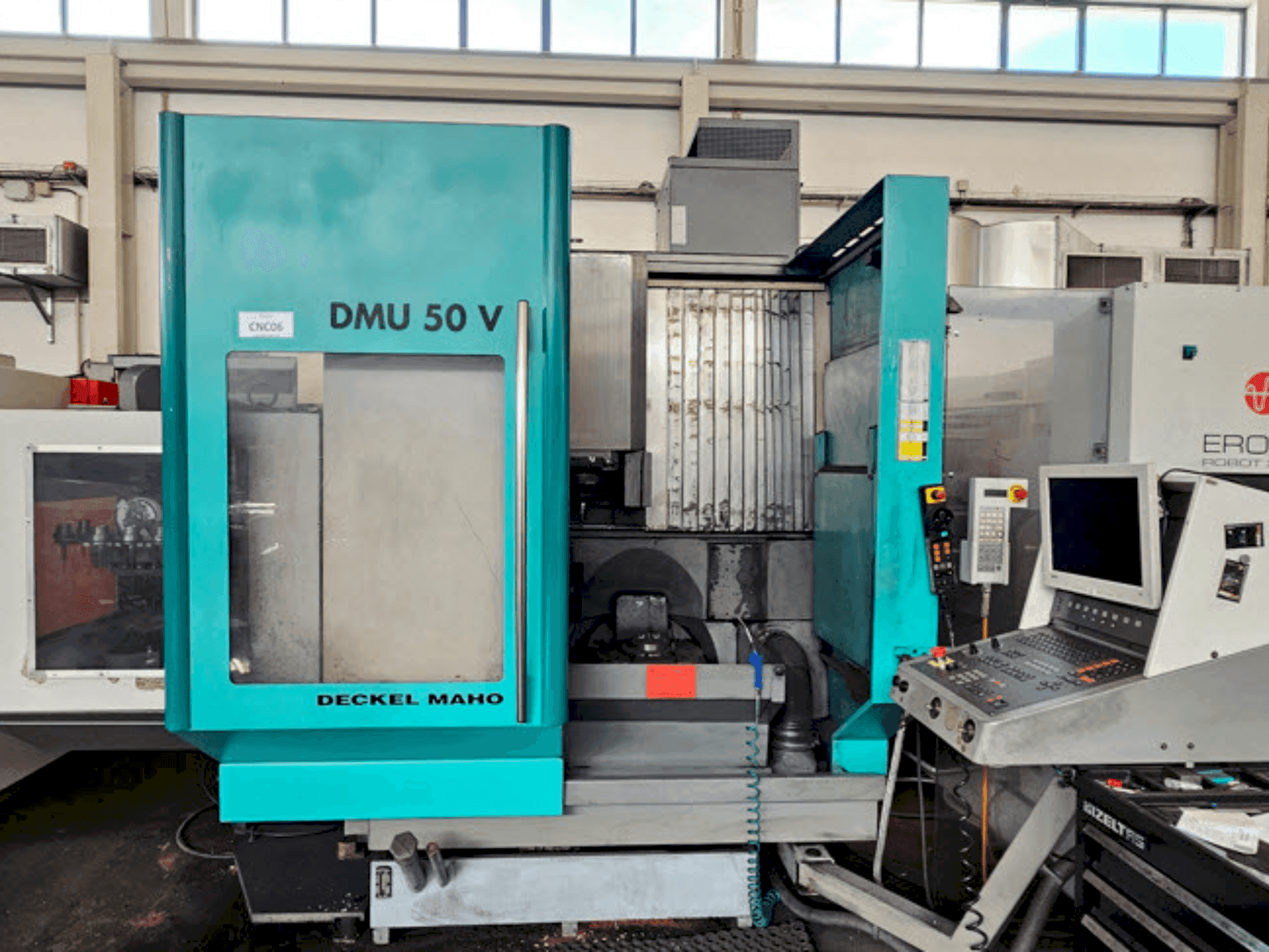 Koneen DECKEL MAHO DMU 50V etunäkymä