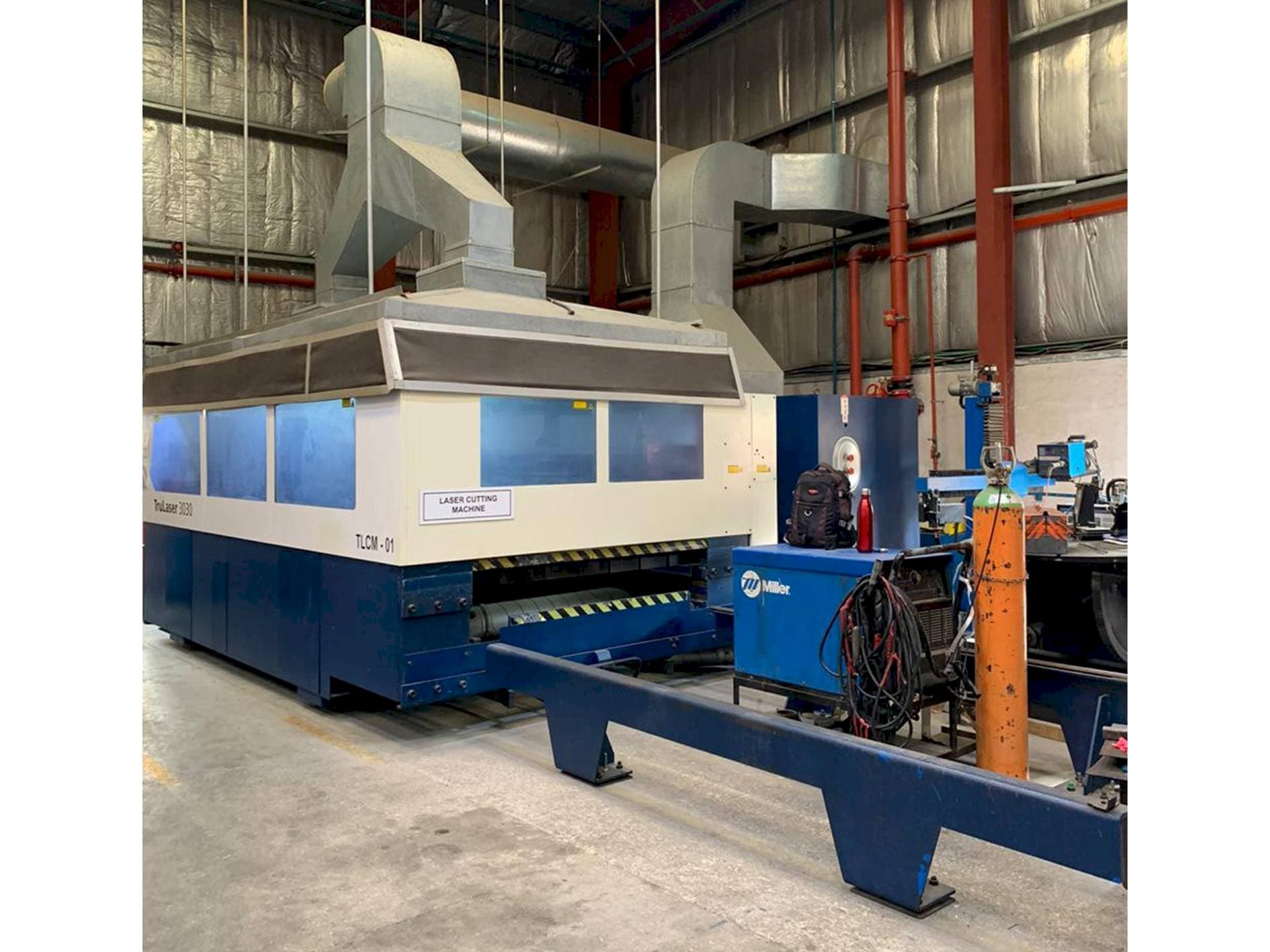 Koneen Trumpf TruLaser 3030 etunäkymä
